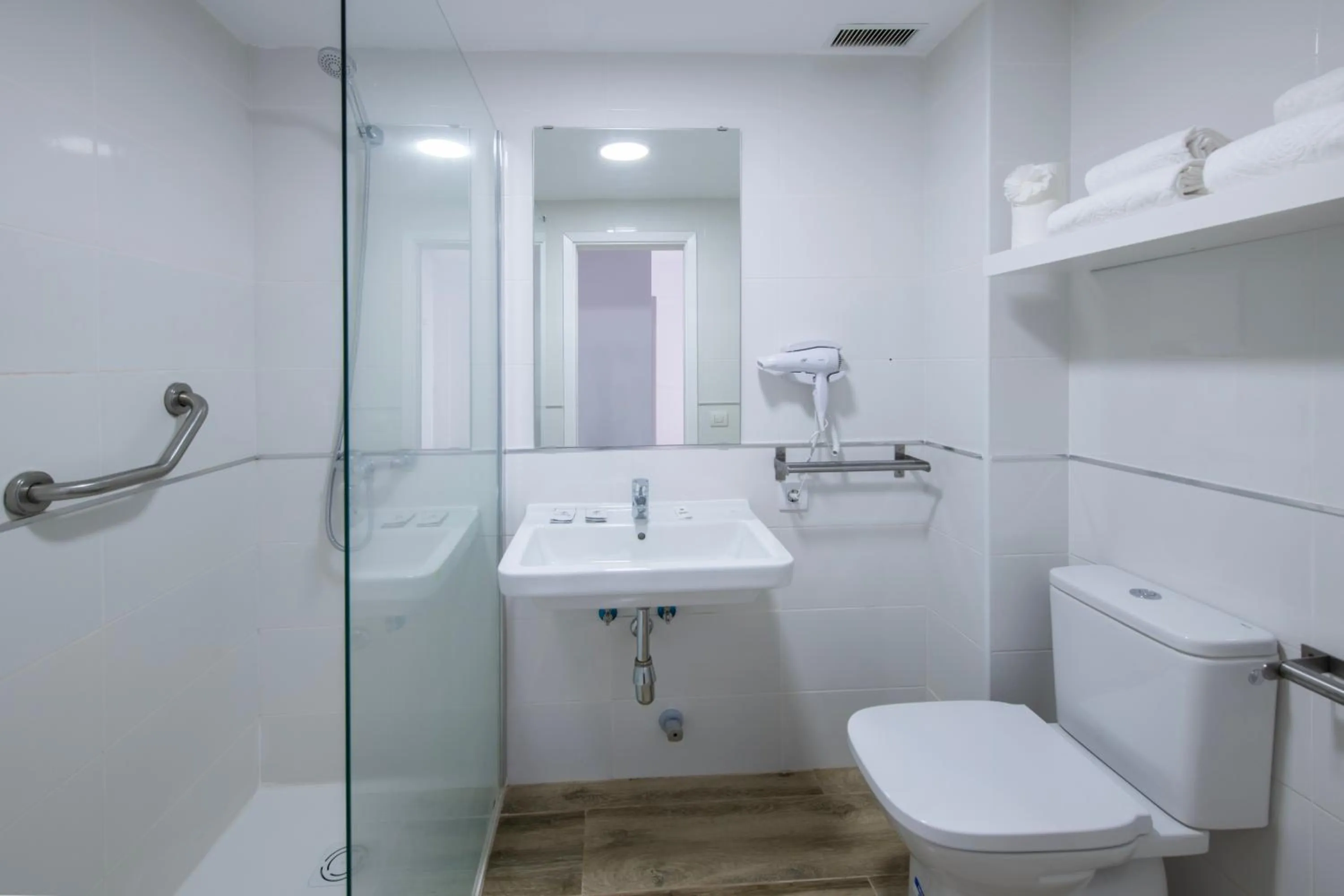 Shower in Apartamentos Los Rosales