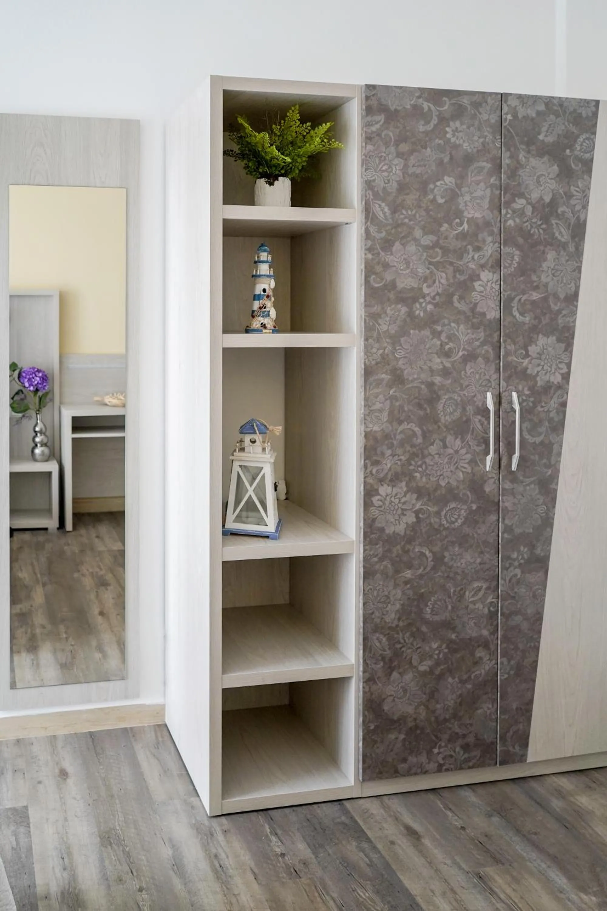 wardrobe in Hotel Vernel