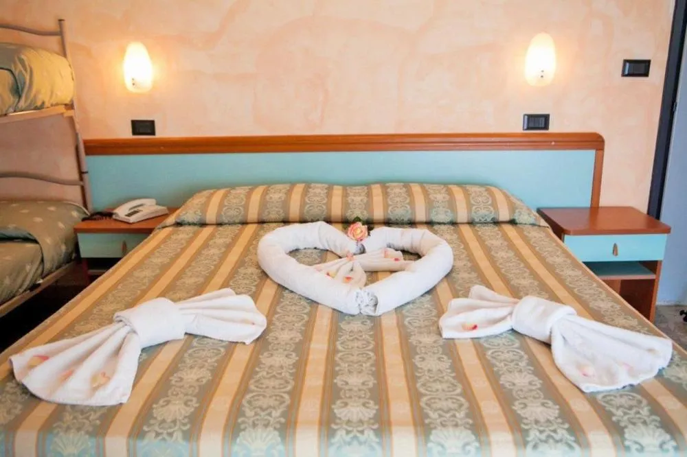 Property building, Bed in Hotel Vernel