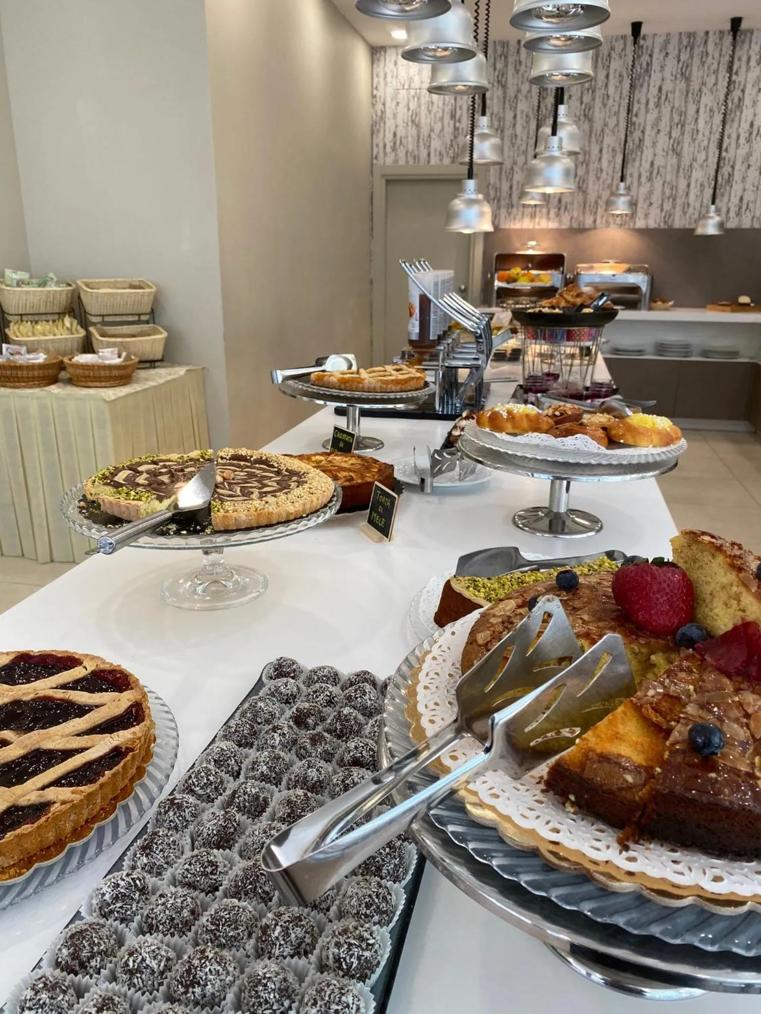 Breakfast in Hotel Vernel