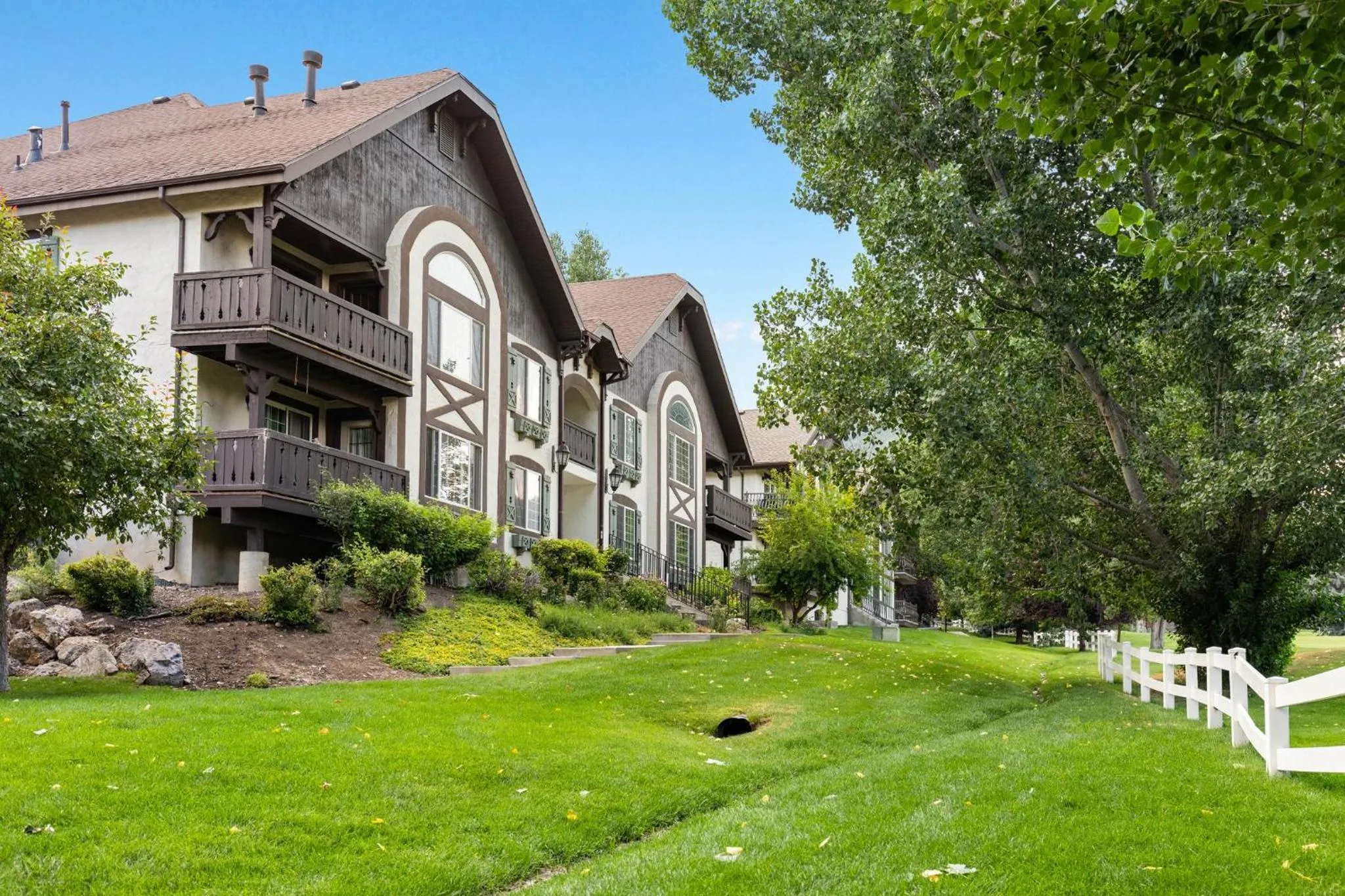 Property building in WorldMark Midway