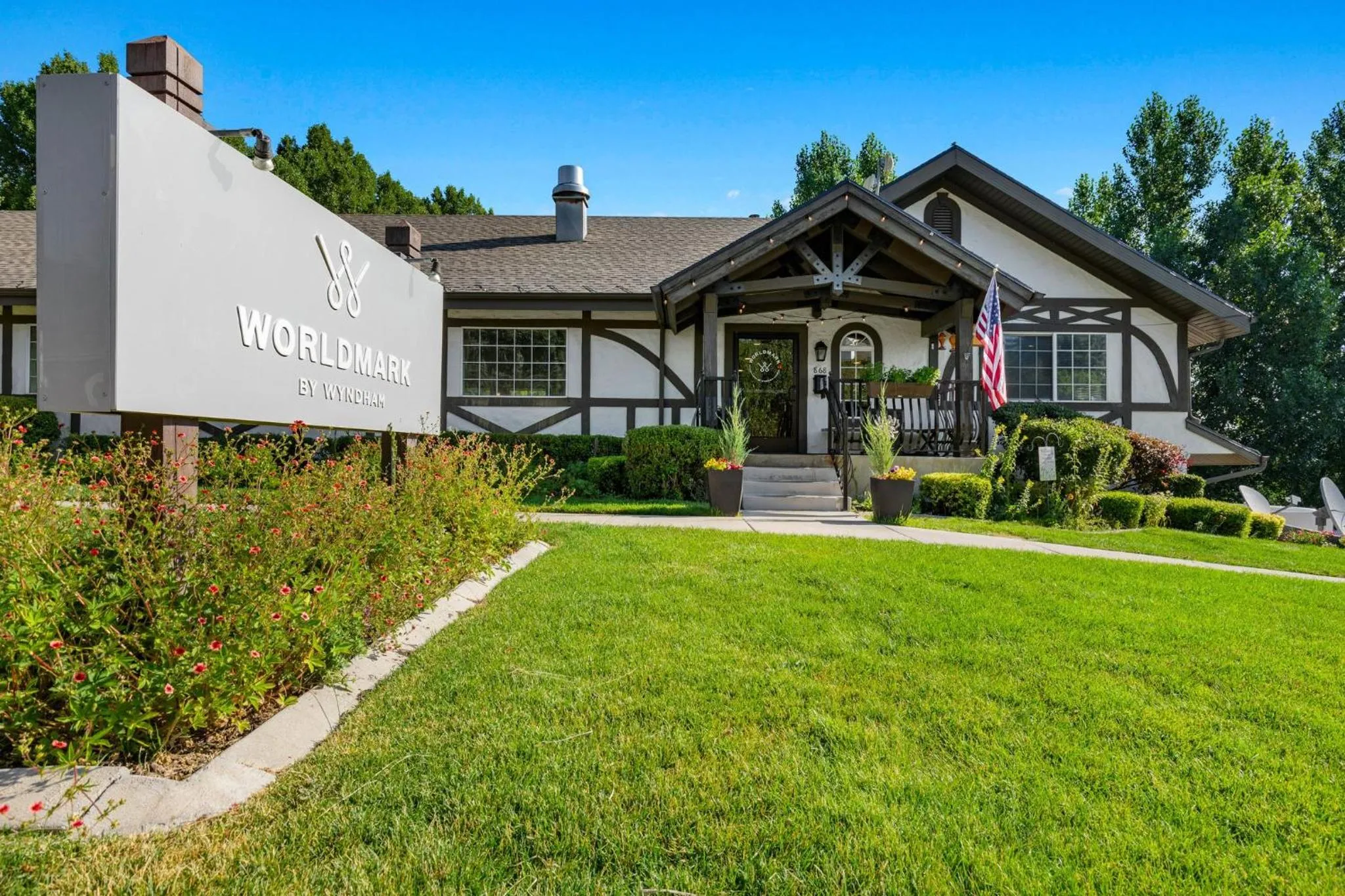 Property building in WorldMark Midway