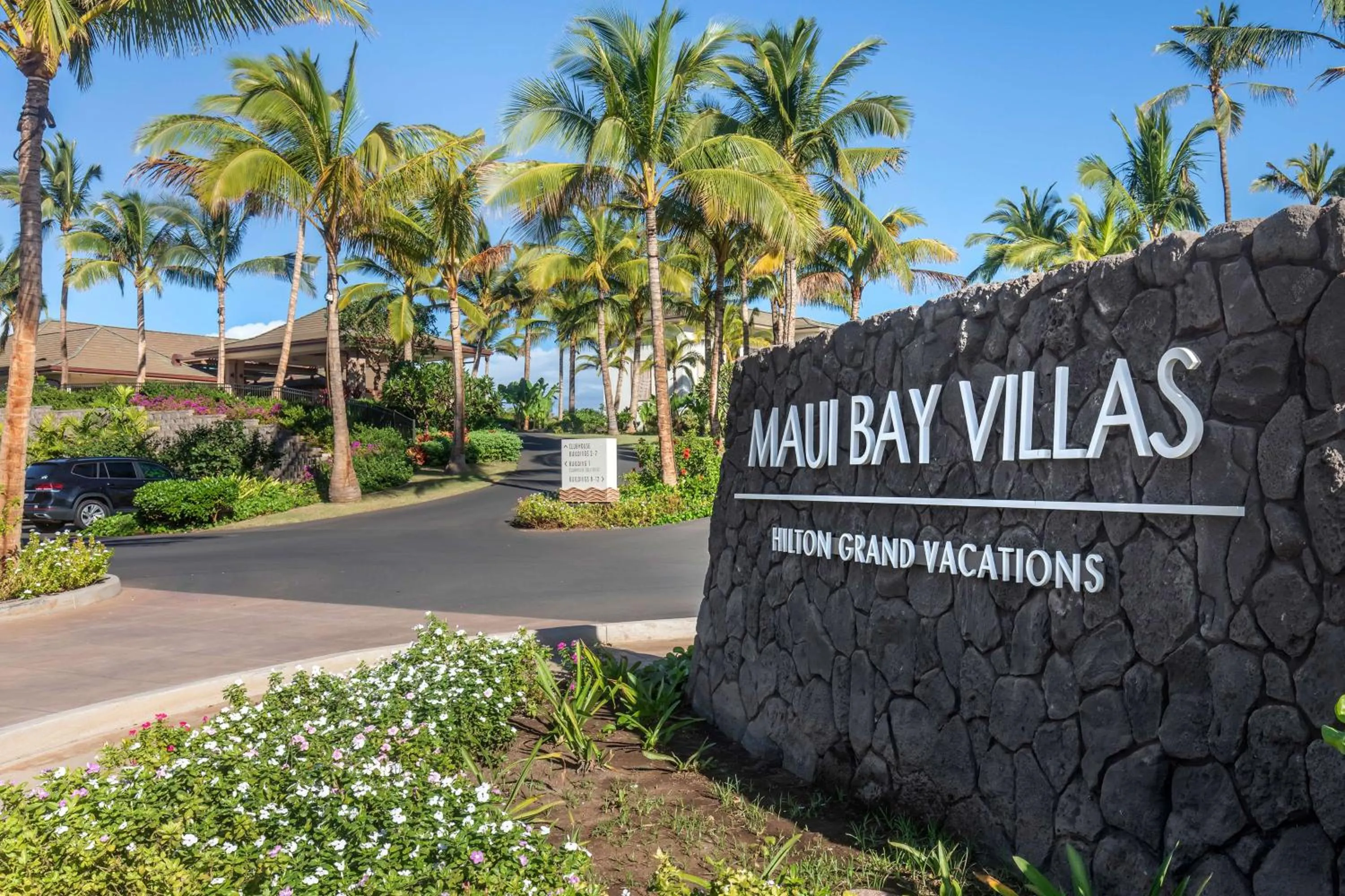 Property building in Hilton Grand Vacations Club Maui Bay Villas