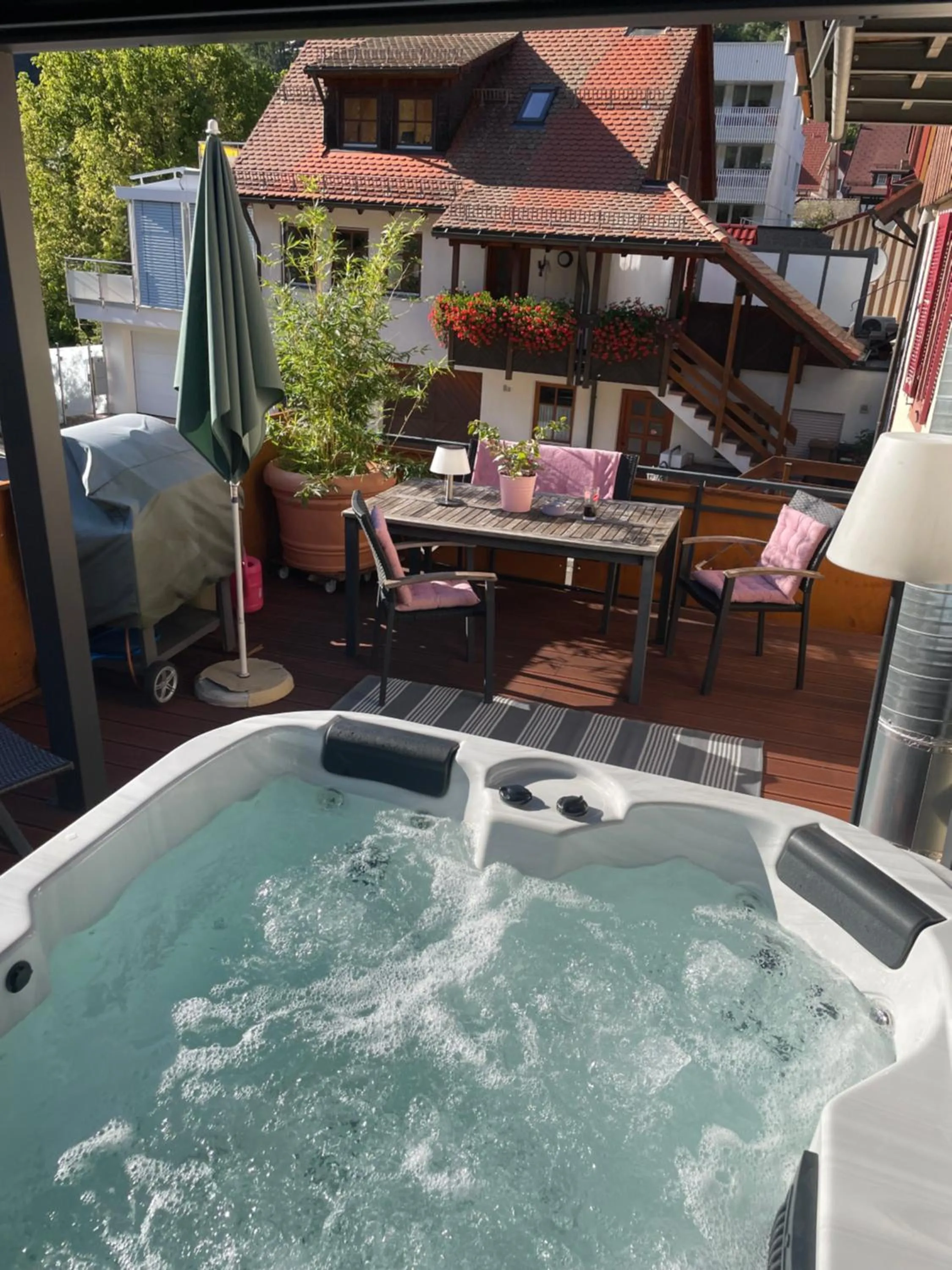 Hot Tub in Muggel Apartments