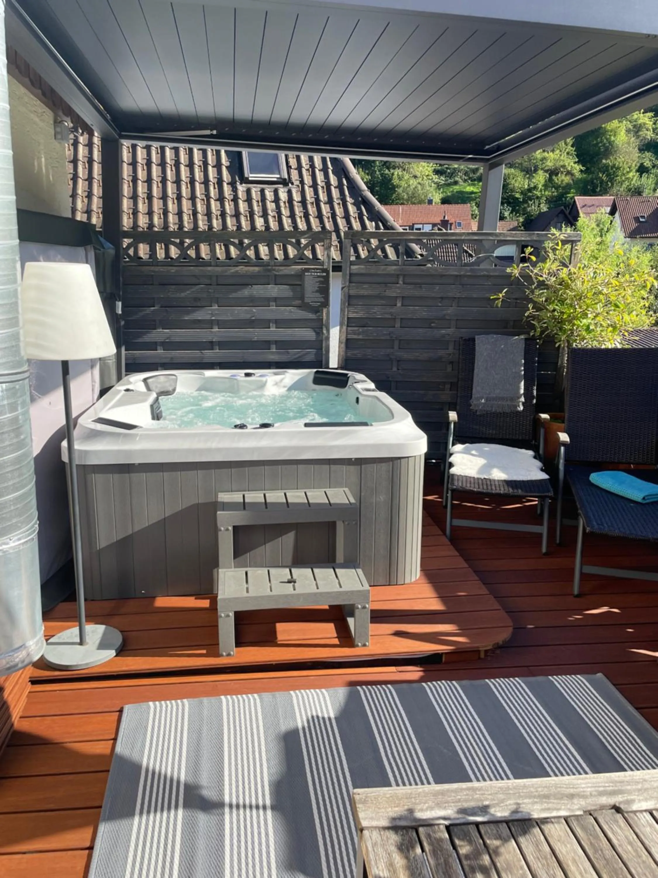 Hot Tub in Muggel Apartments