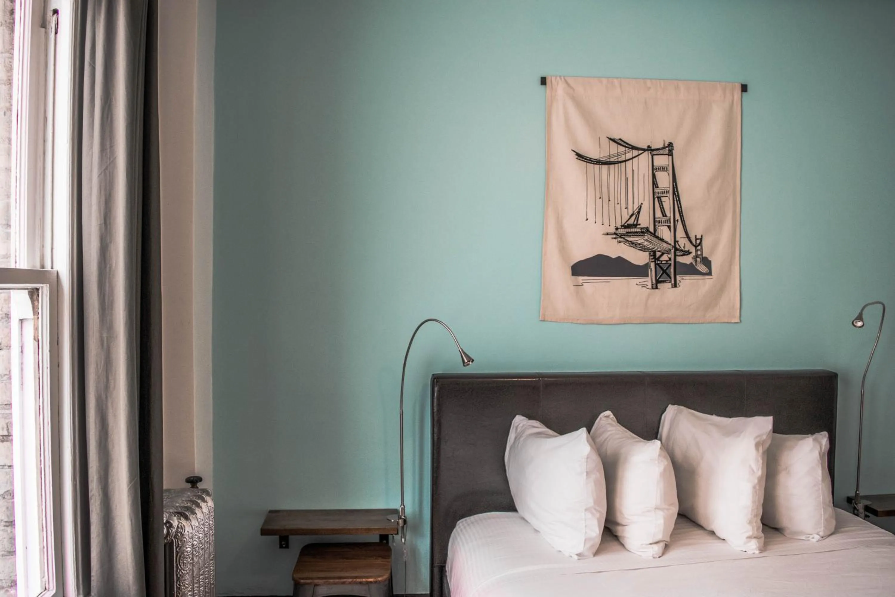 Bed in The Bartlett Hotel and Guesthouse