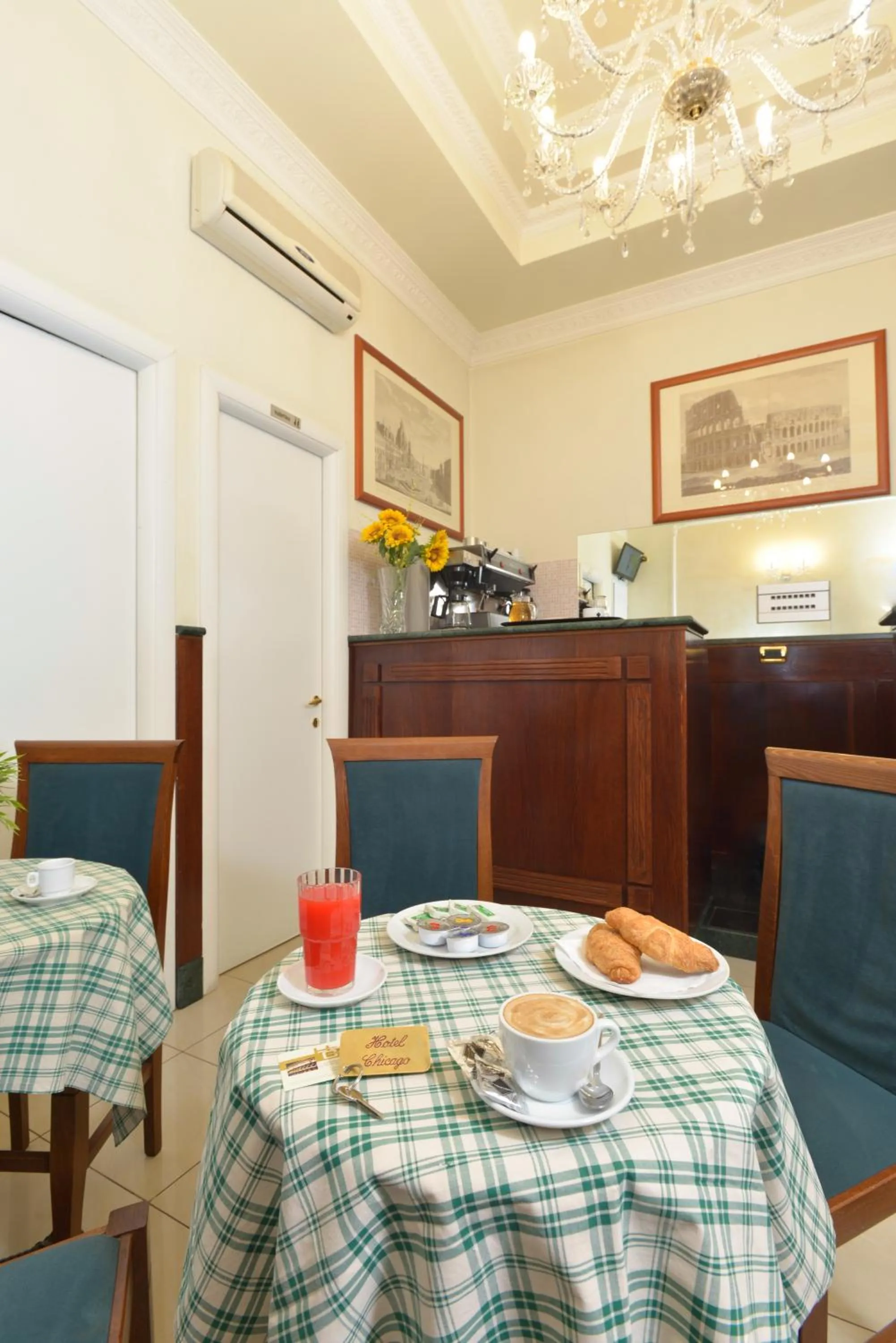 Breakfast in Hotel Chicago