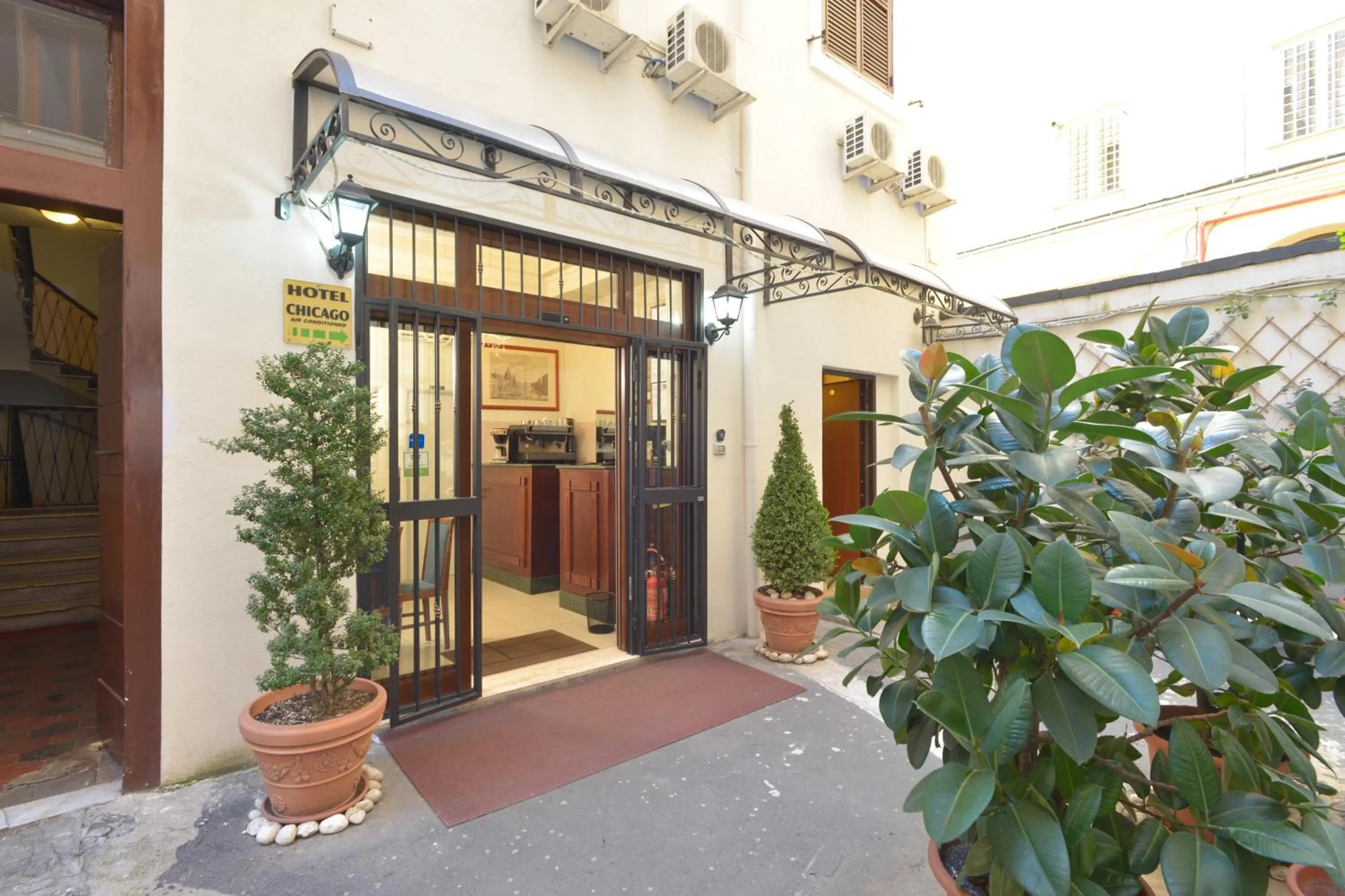 Facade/entrance in Hotel Chicago