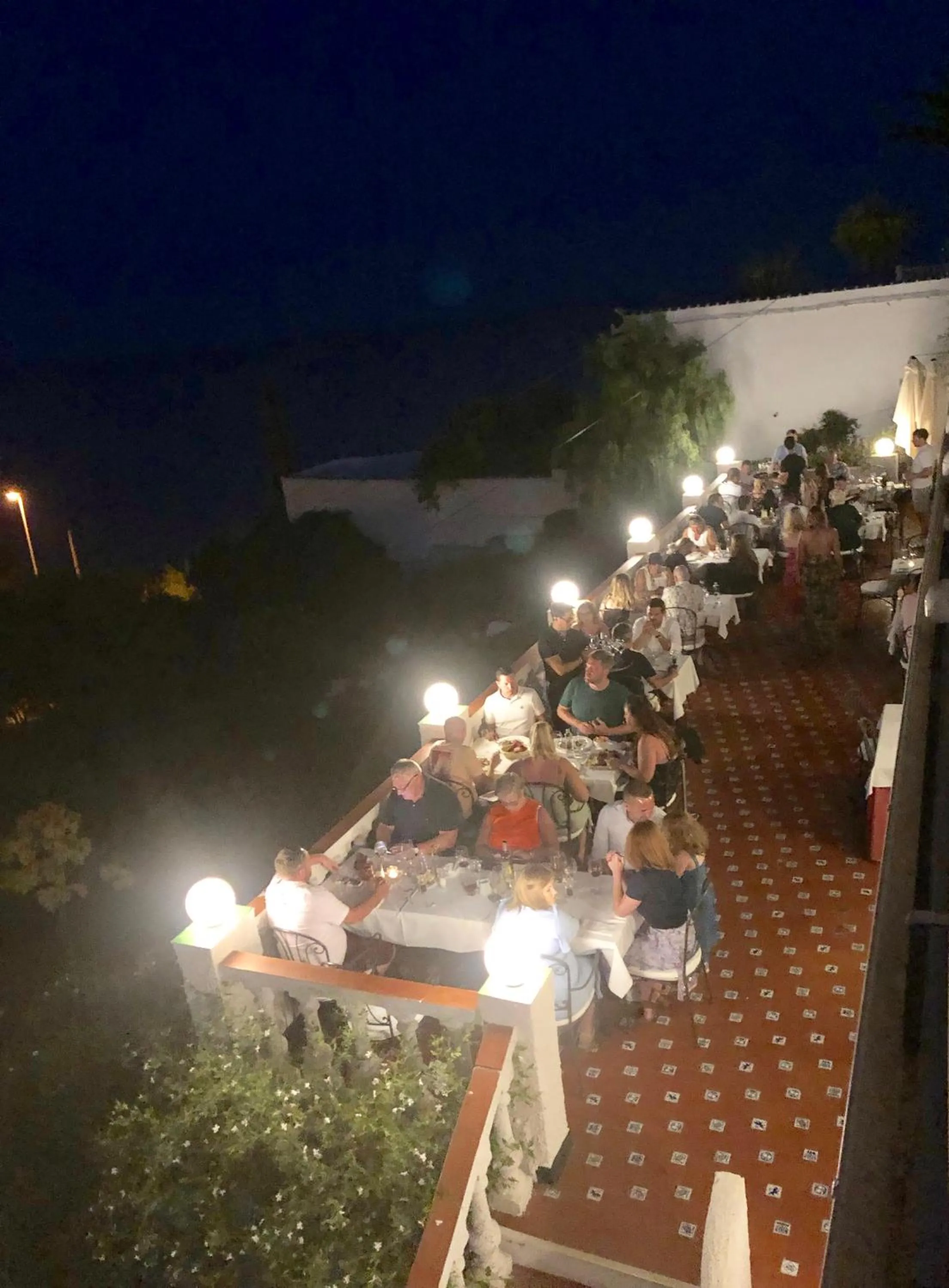 Restaurant/places to eat in Hostal Avalon