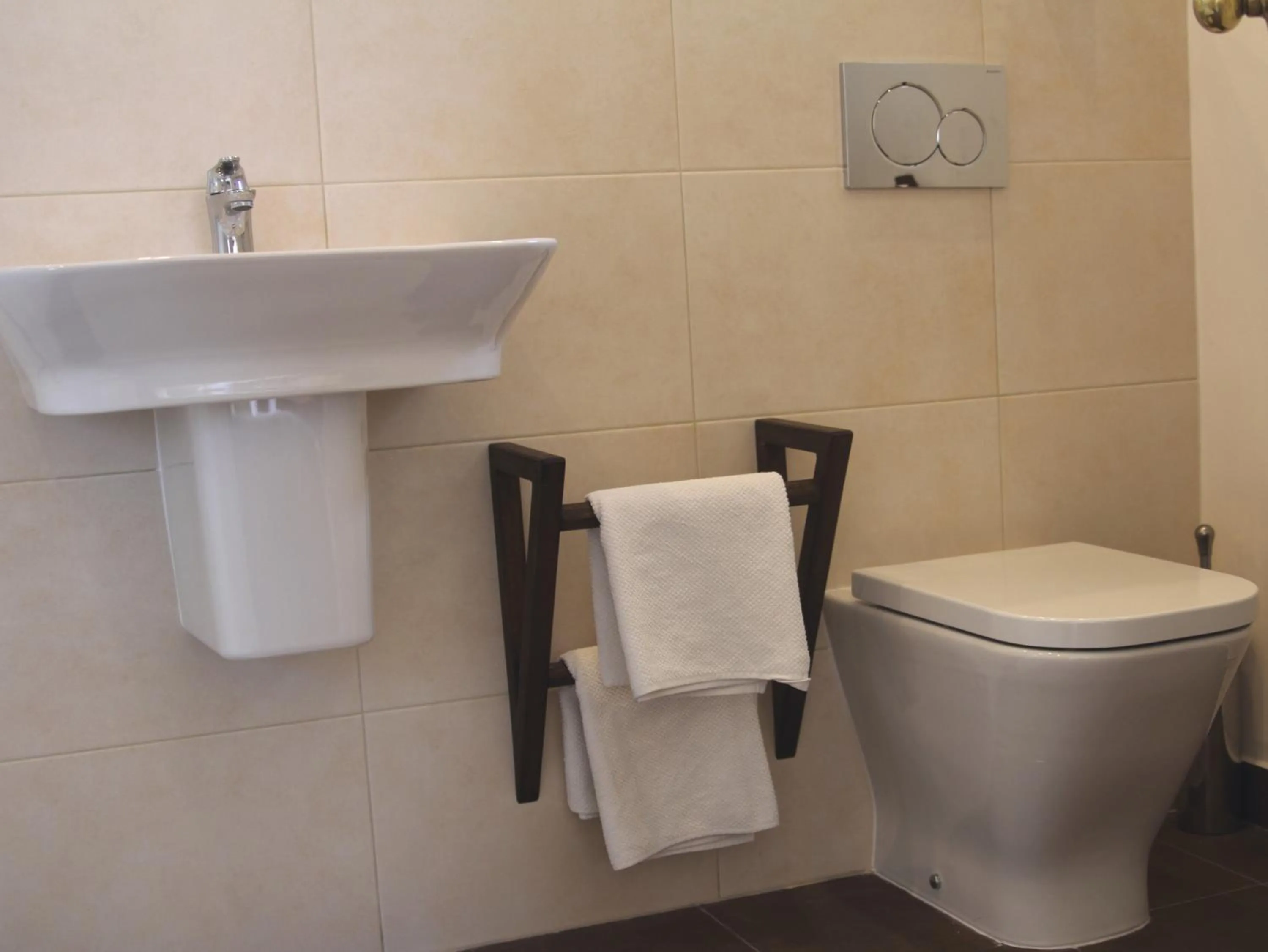 Bathroom in Hostal Avalon