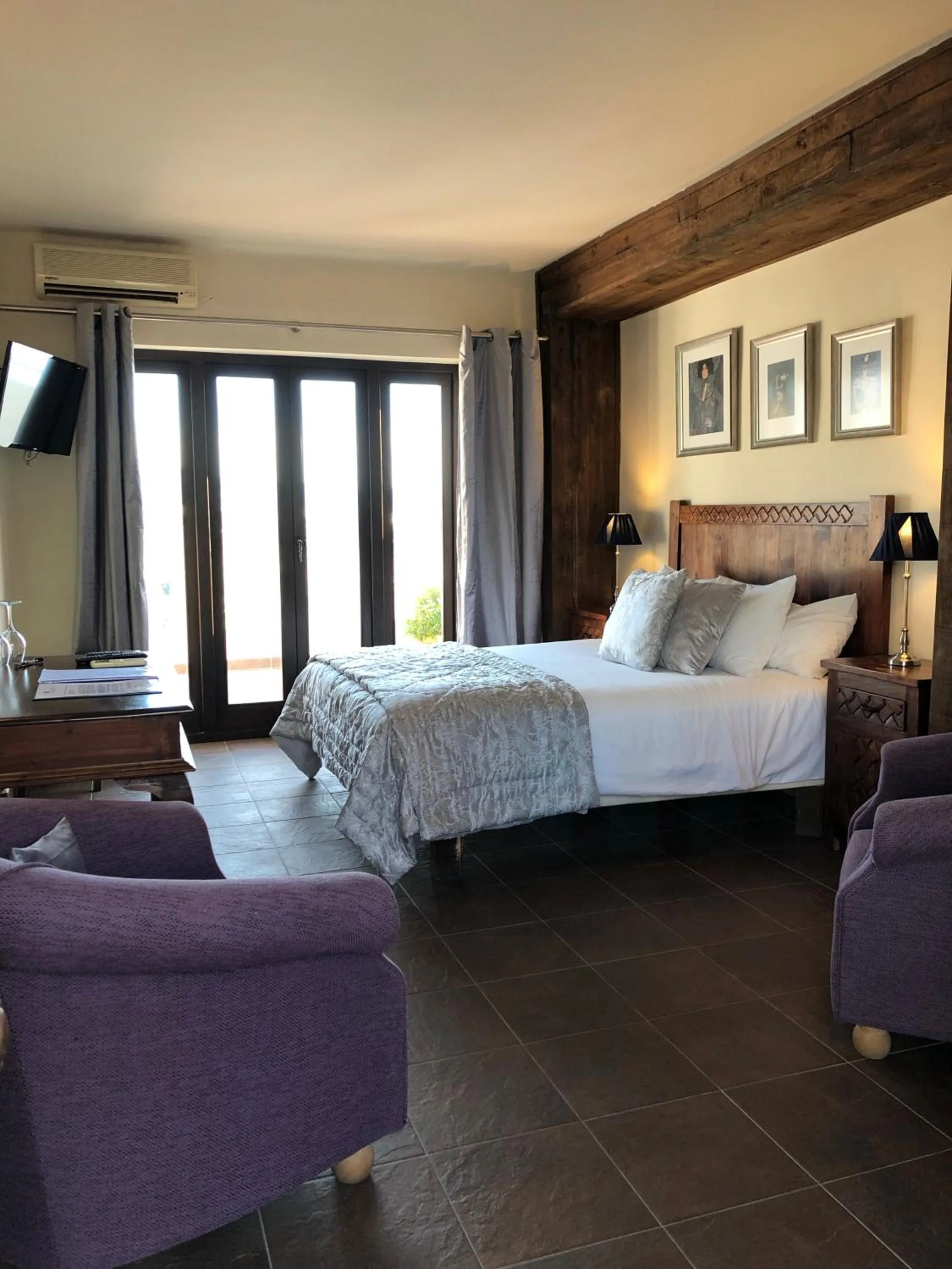 Photo of the whole room, Bed in Hostal Avalon