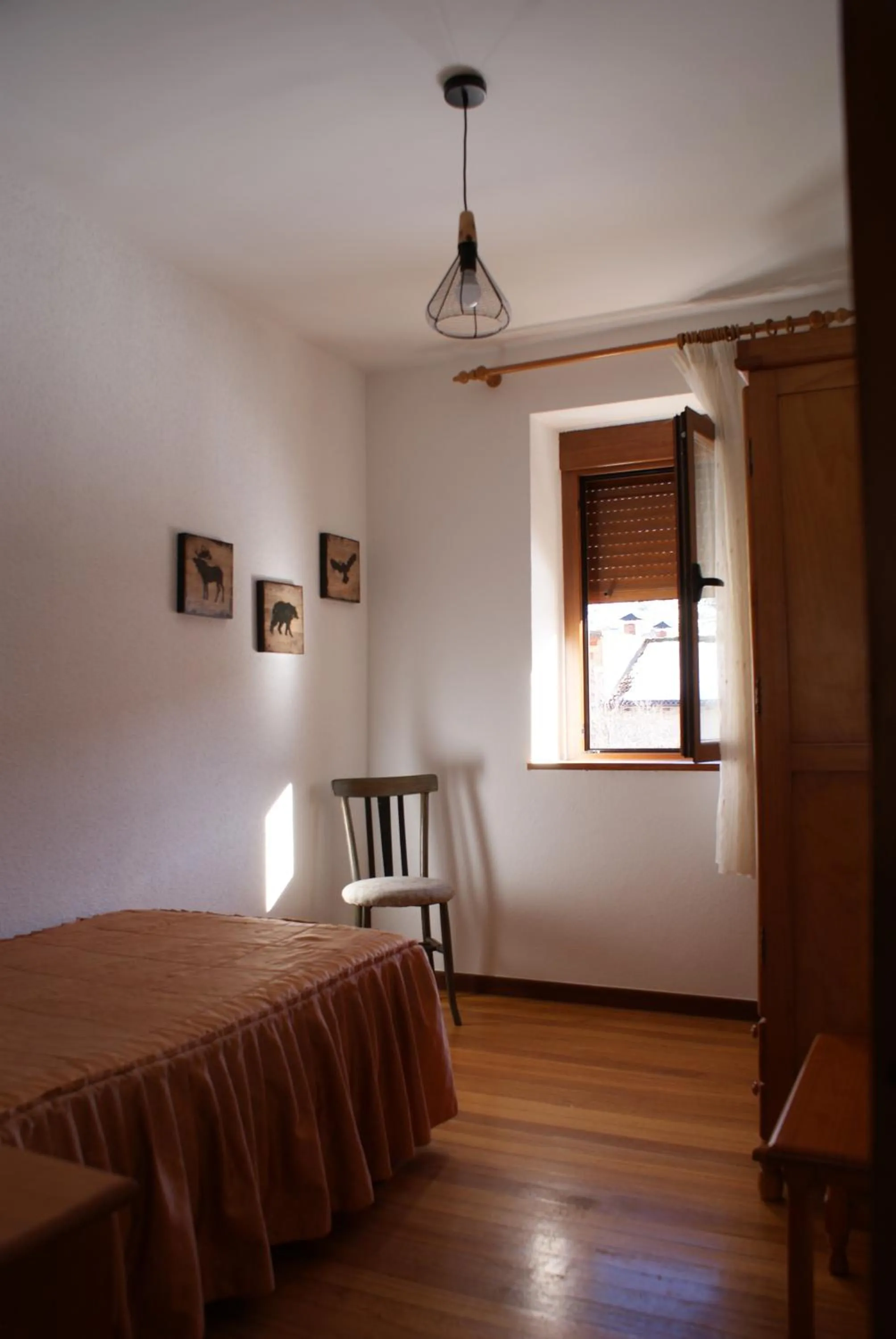 Standard Single Room with Shared Bathroom - single occupancy in Casa Crescente