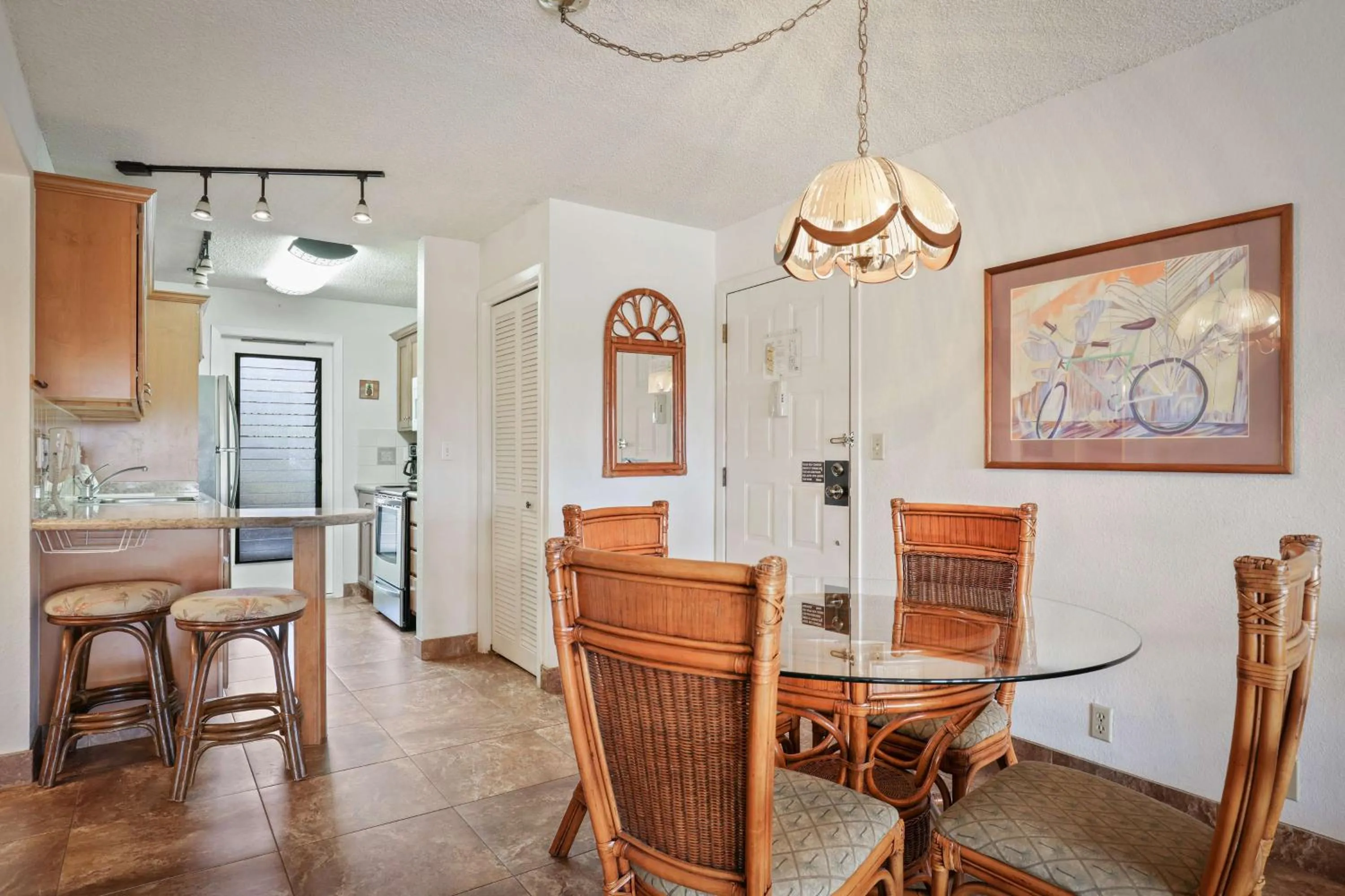 Kitchen or kitchenette in Aston Maui Hill