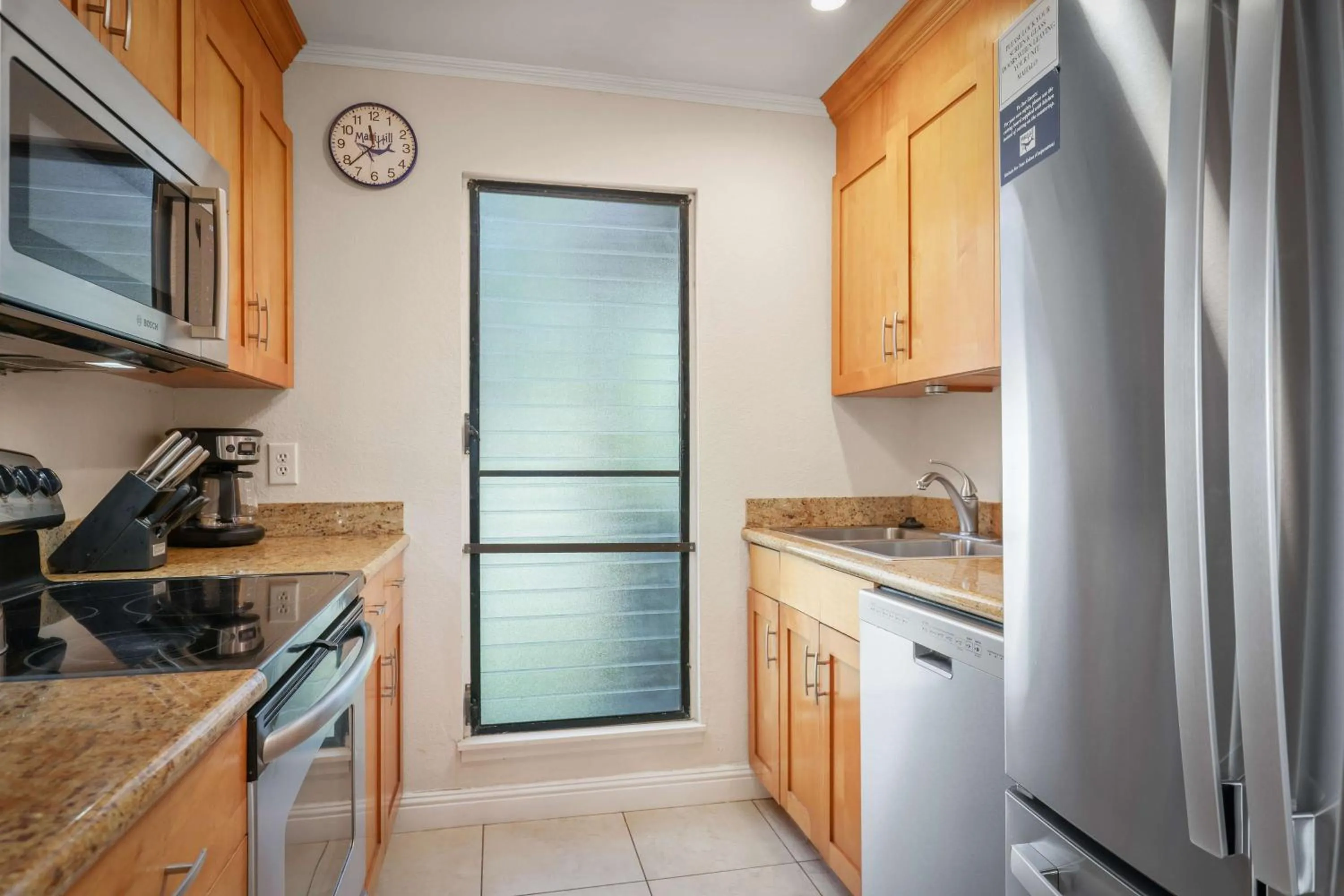 Kitchen or kitchenette in Aston Maui Hill