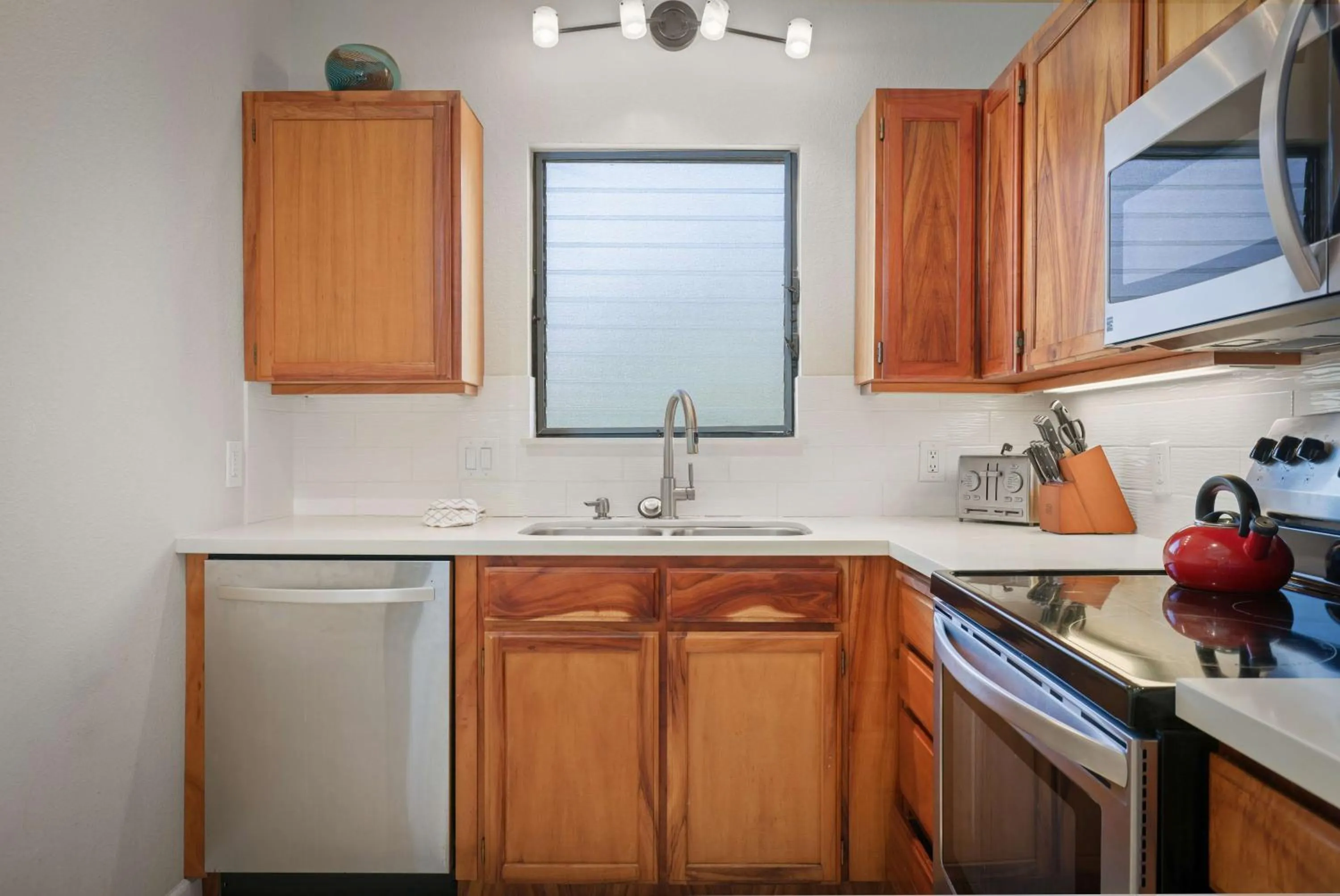 dishwasher in Aston Maui Hill