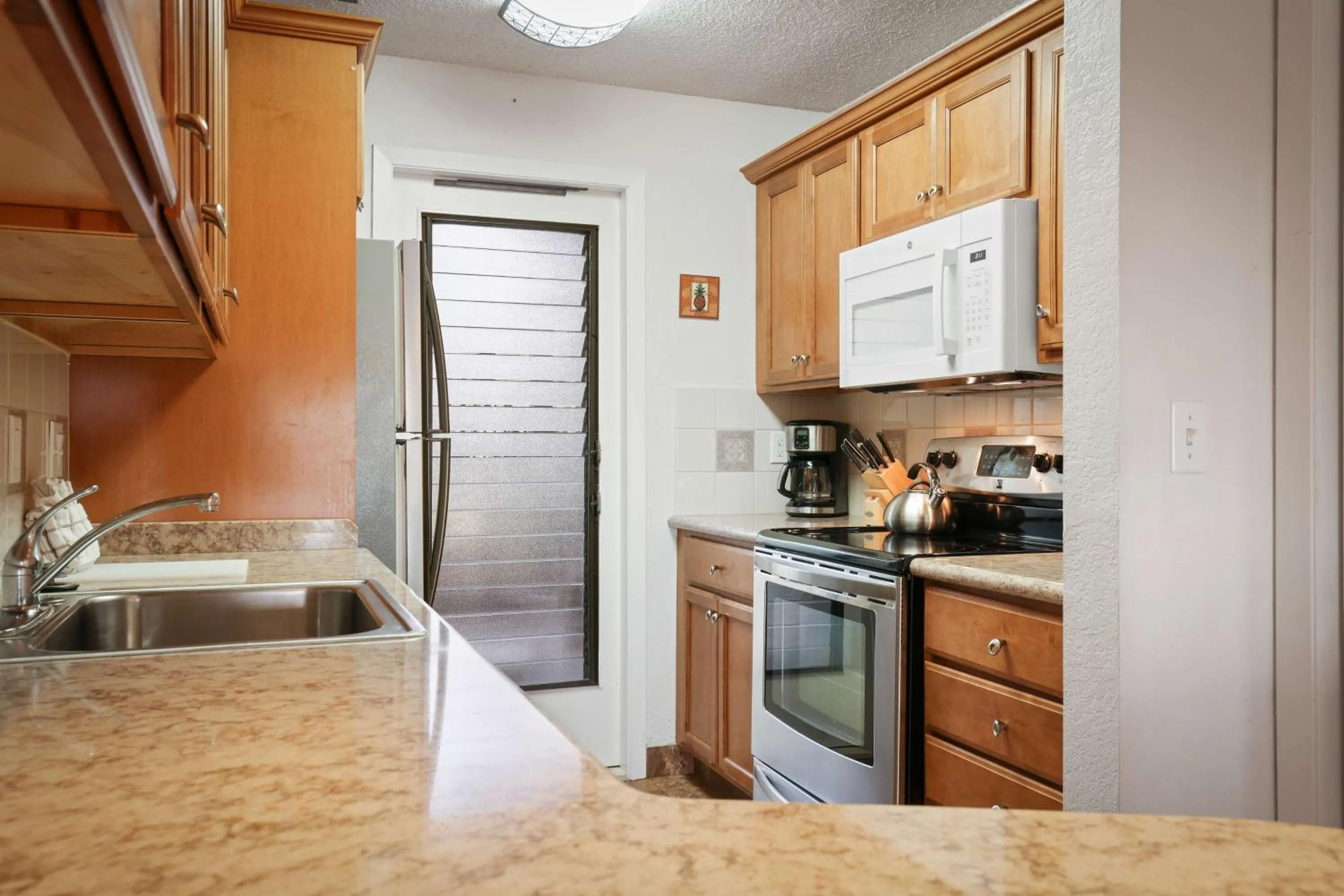 Kitchen or kitchenette in Aston Maui Hill