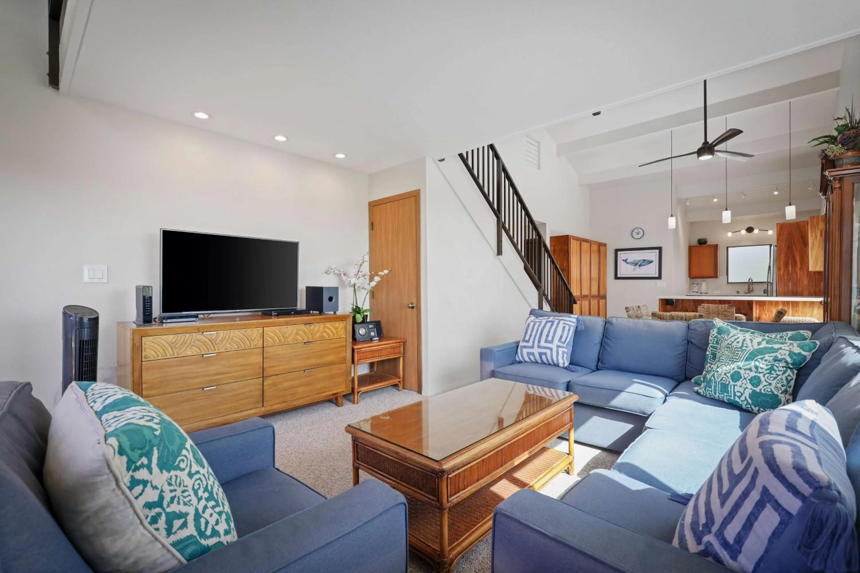 TV and multimedia in Aston Maui Hill