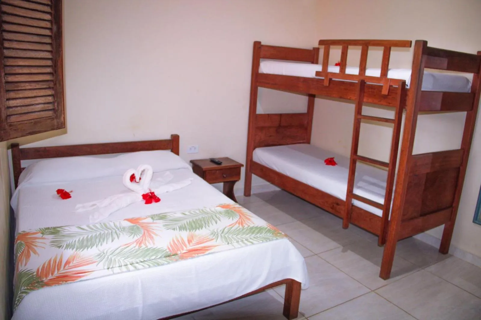 Photo of the whole room, Bed in Pousada Hibiscus