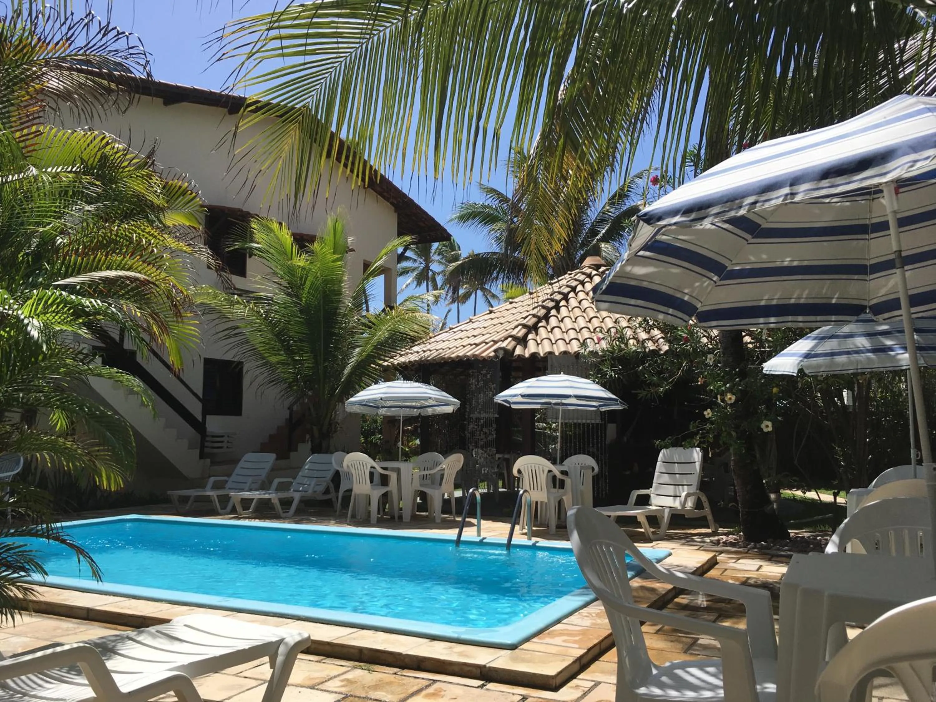 Swimming pool in Pousada Hibiscus