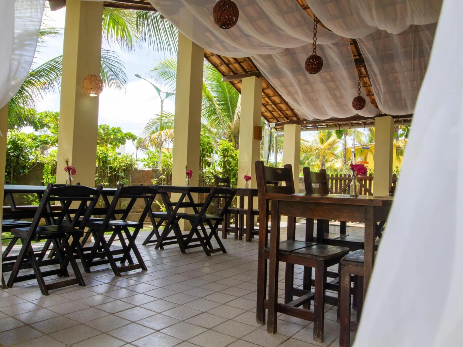 Restaurant/places to eat in Pousada Hibiscus