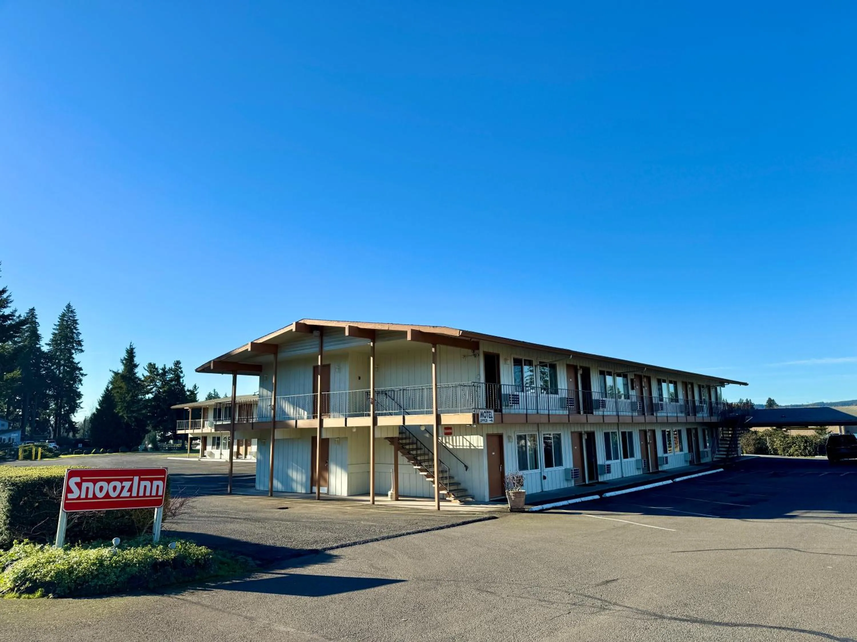 Property building in Snooz Inn