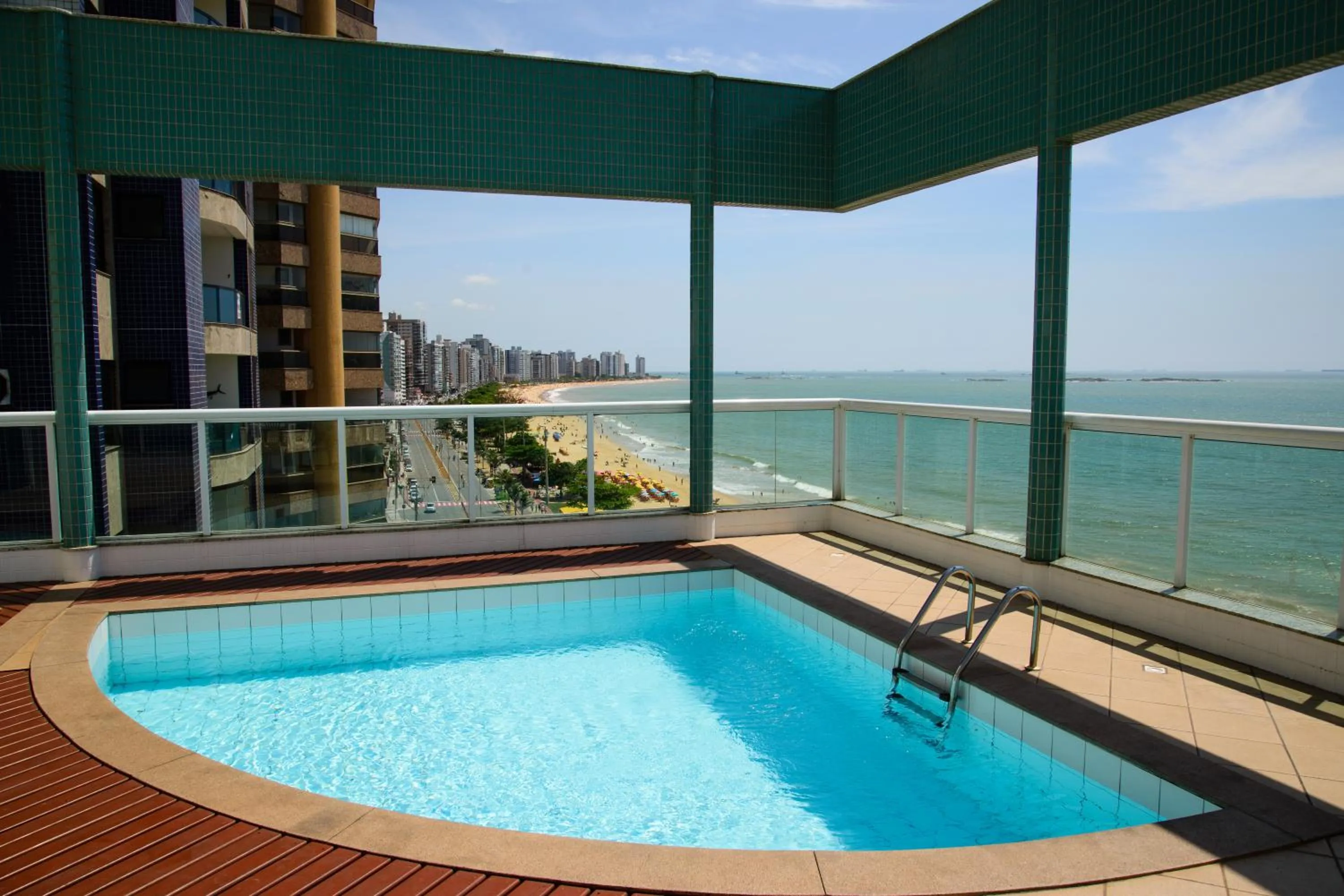 Swimming pool in Hotel Plaza Mar