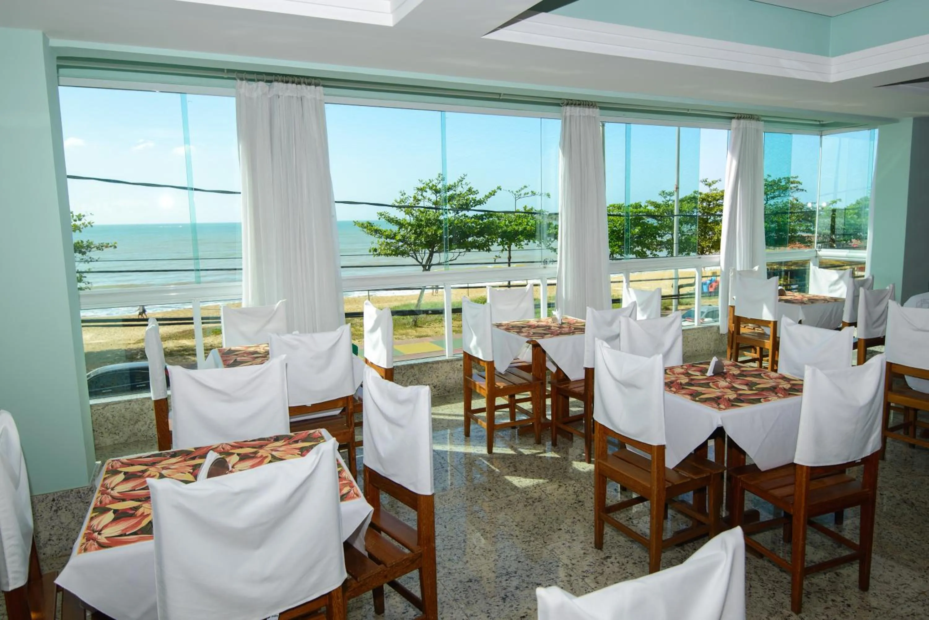 Restaurant/places to eat in Hotel Plaza Mar