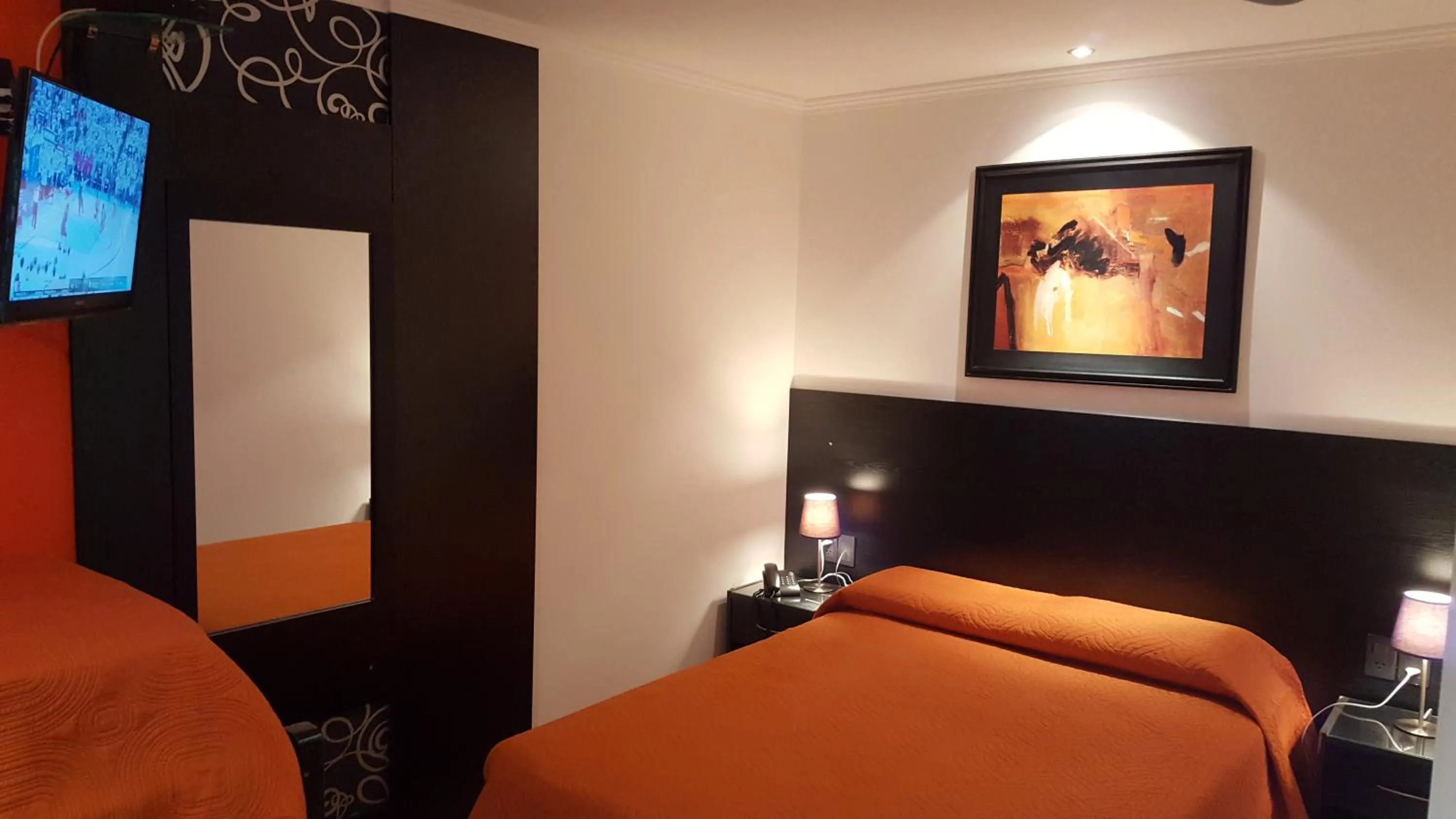 Bedroom, Bed in Sur Hotel