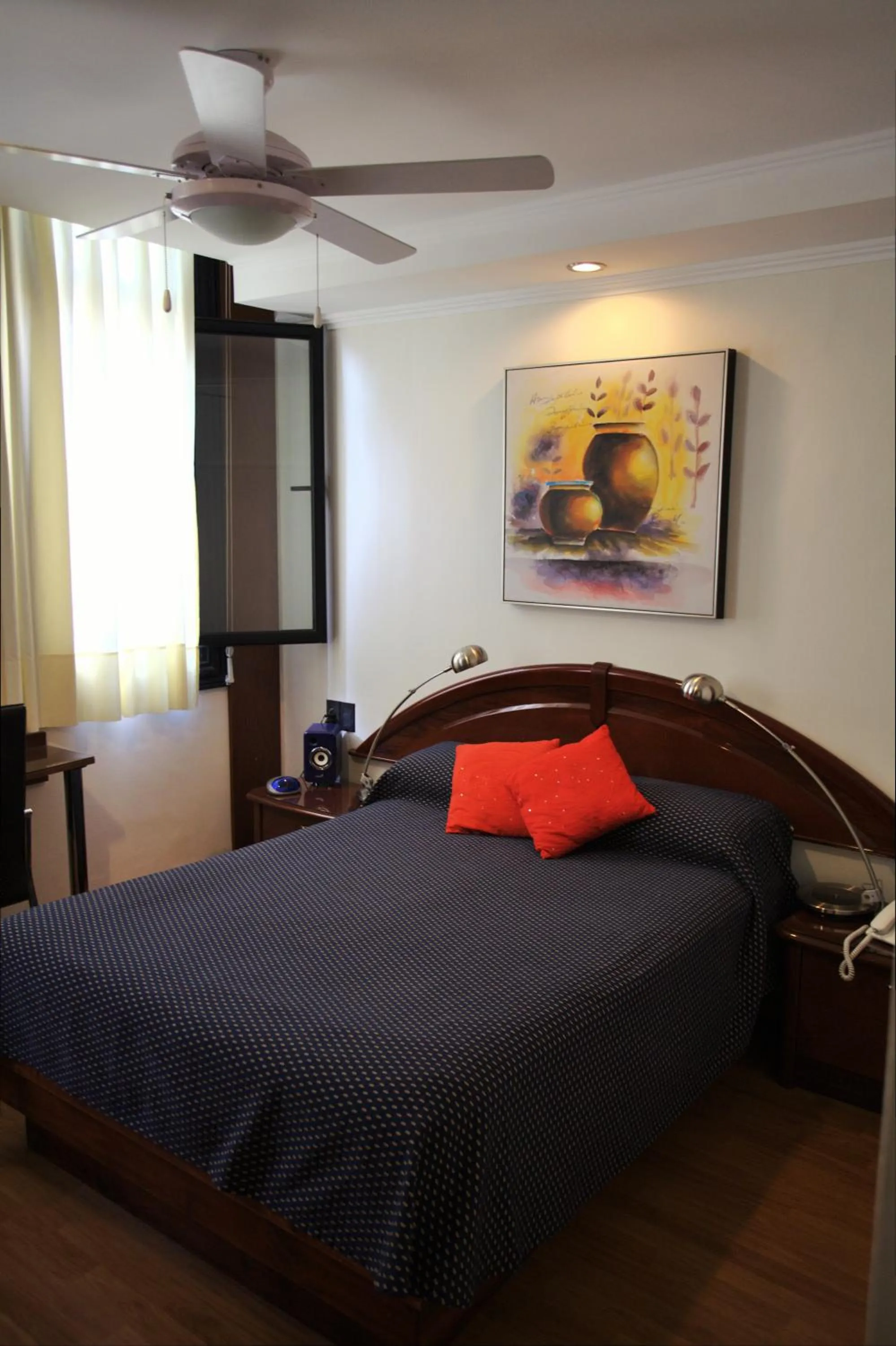 Bedroom, Bed in Sur Hotel