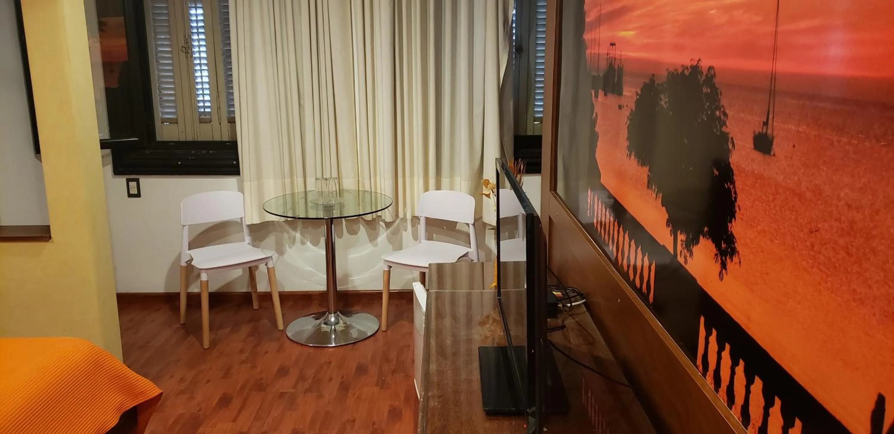 Photo of the whole room in Sur Hotel