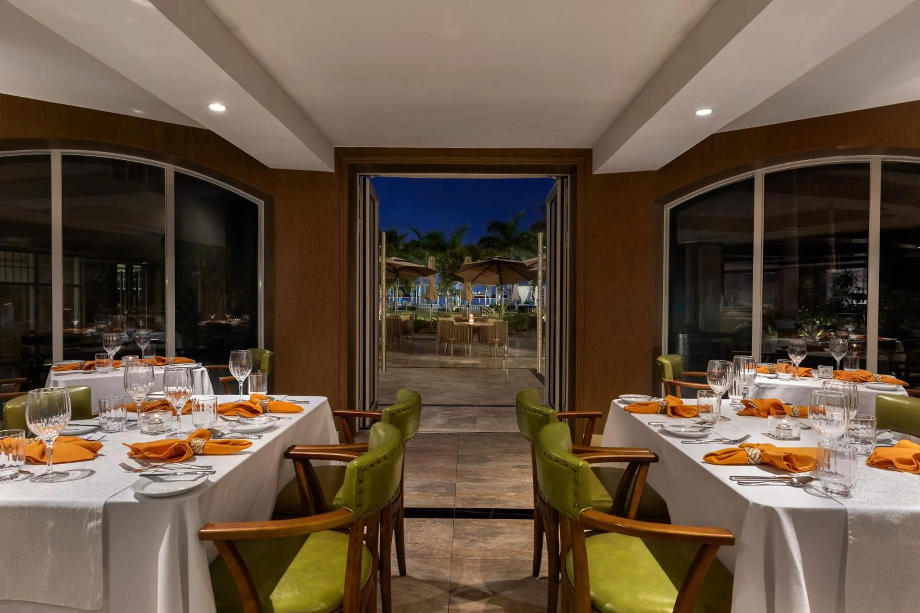 Restaurant/places to eat in British Colonial Nassau