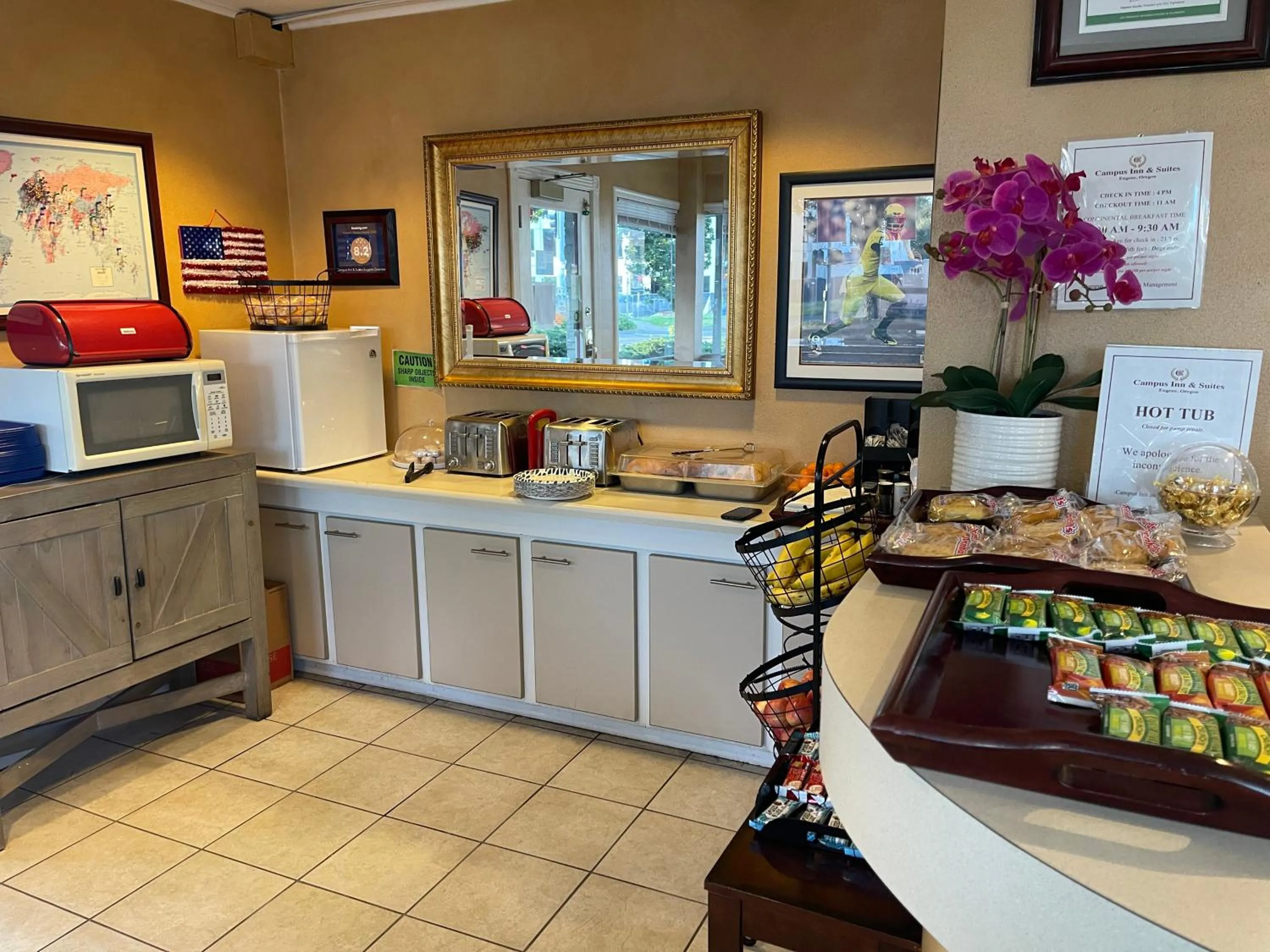 Breakfast in Campus Inn & Suites Eugene Downtown