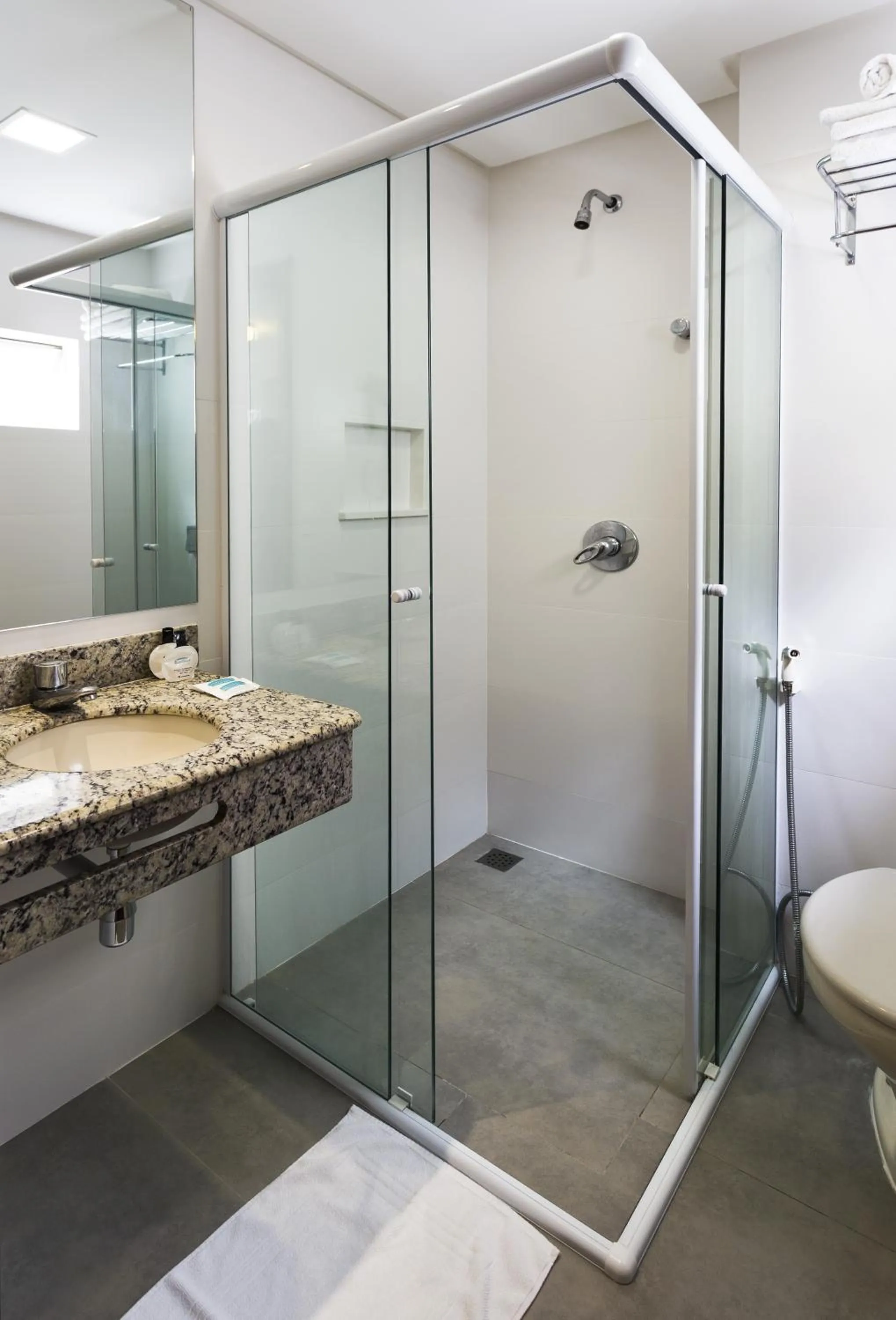 Bathroom in Tropikalya Prime Hotel