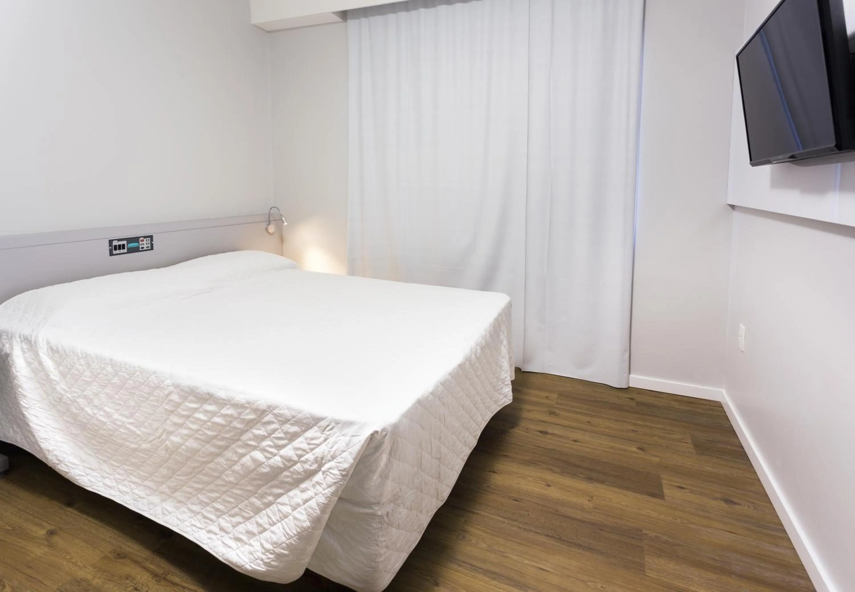 Shower, Bed in Tropikalya Prime Hotel