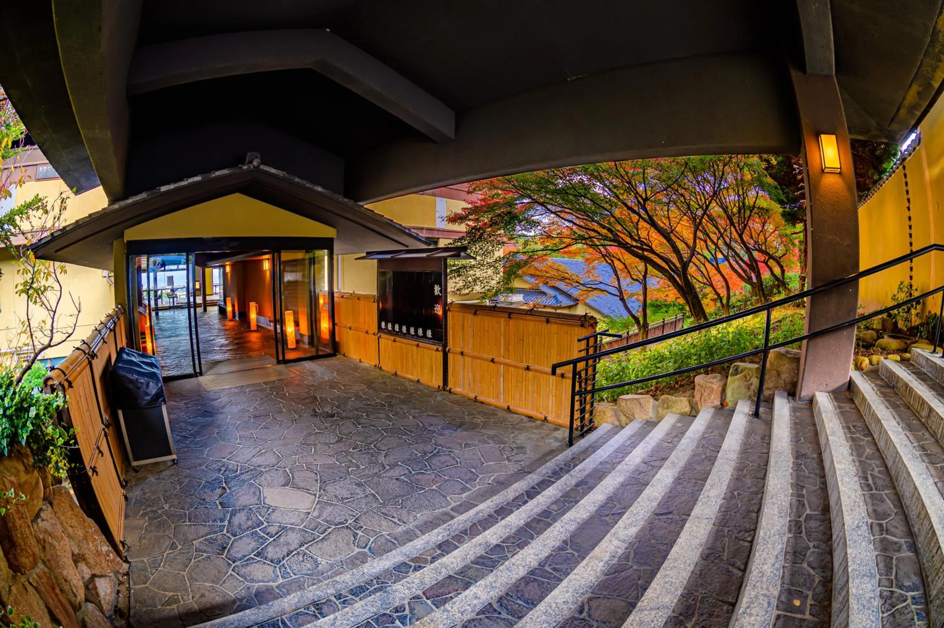 Facade/entrance in Motoyu Kosenkaku