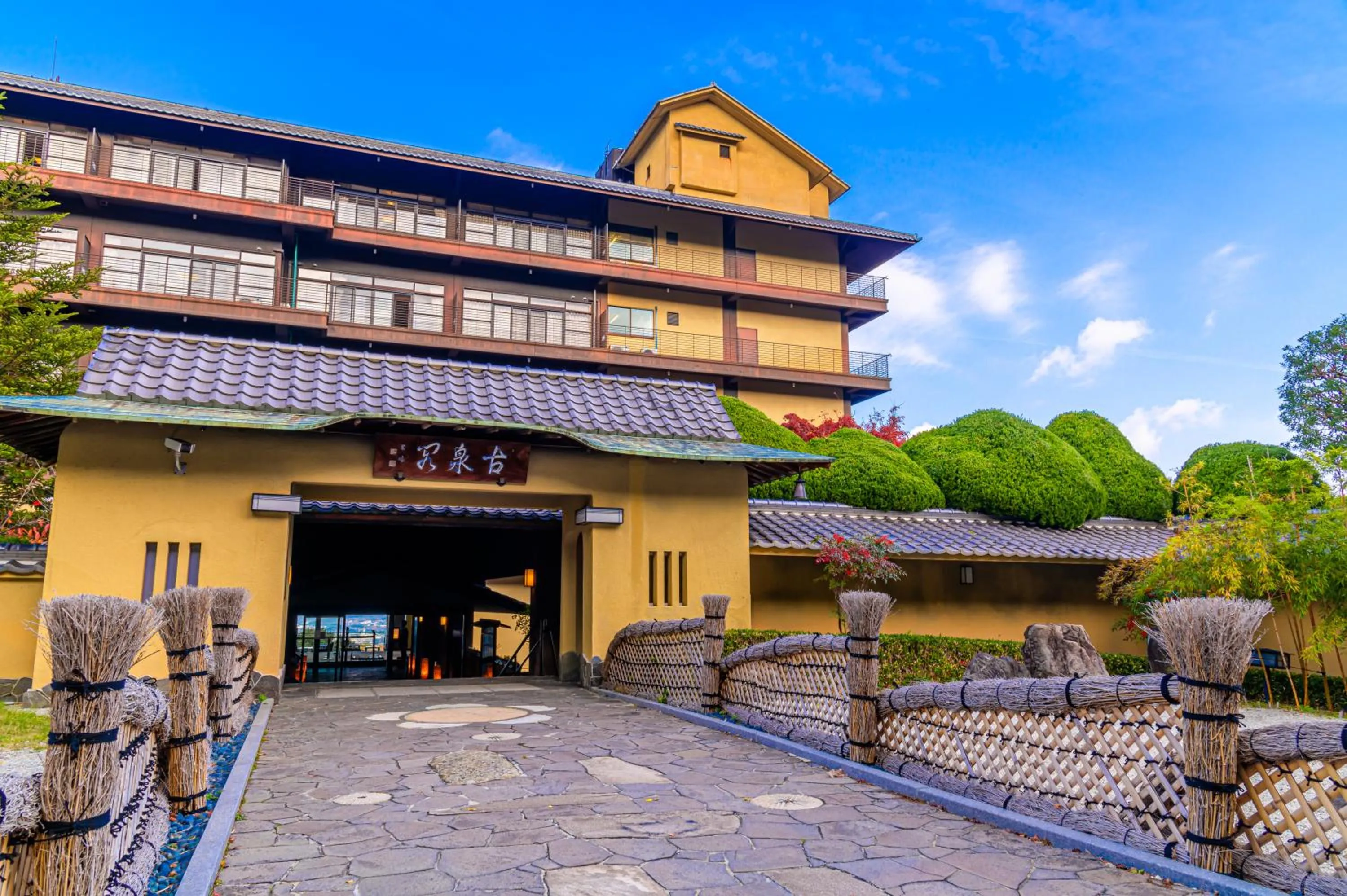 Property building in Motoyu Kosenkaku