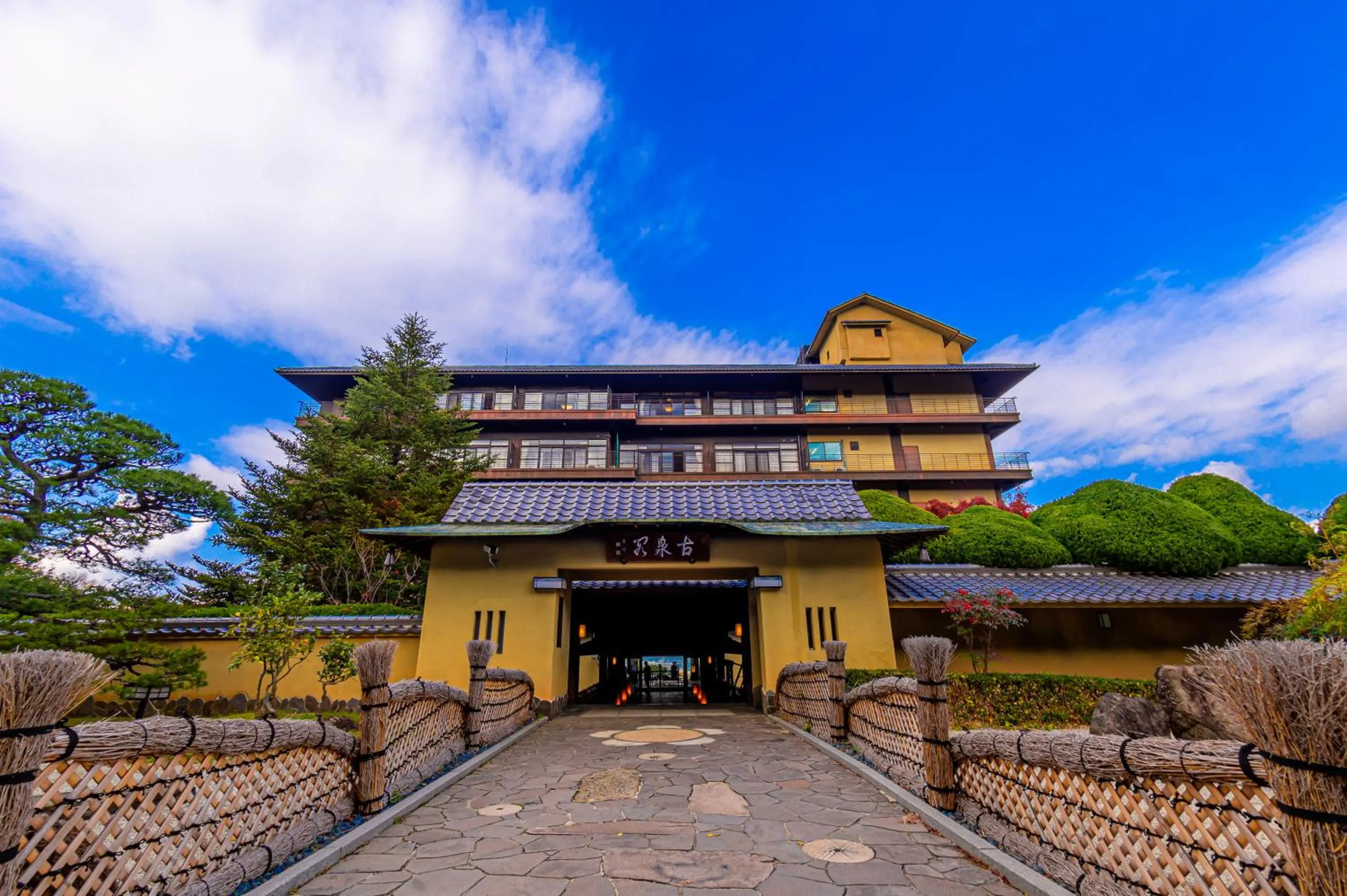 Property building in Motoyu Kosenkaku