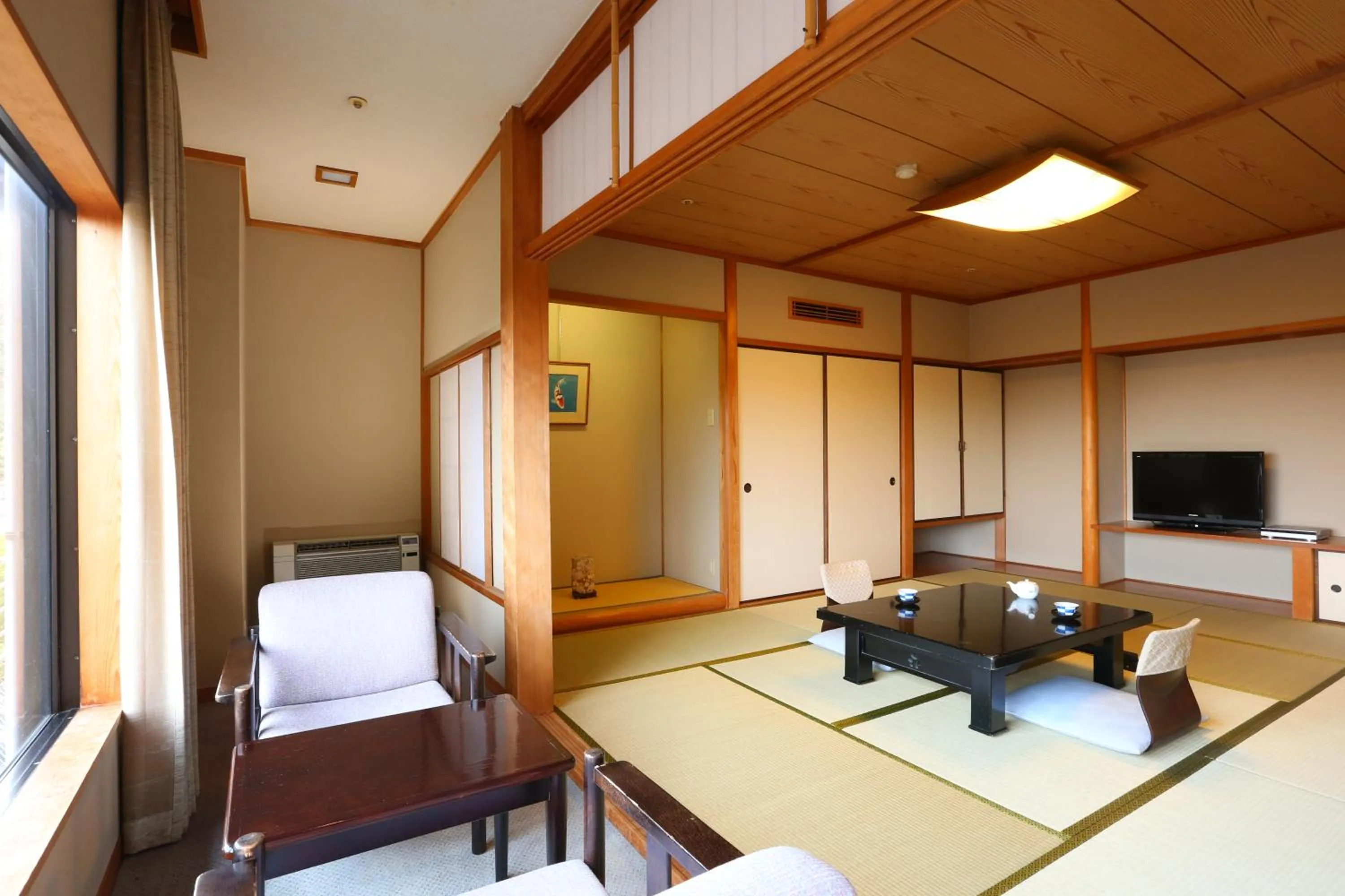 Photo of the whole room in Motoyu Kosenkaku