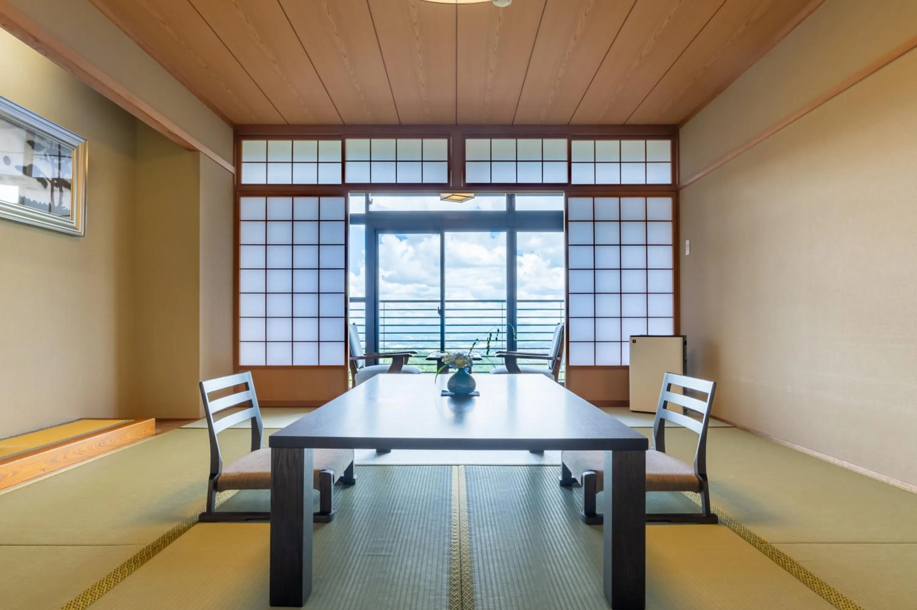 Photo of the whole room in Motoyu Kosenkaku