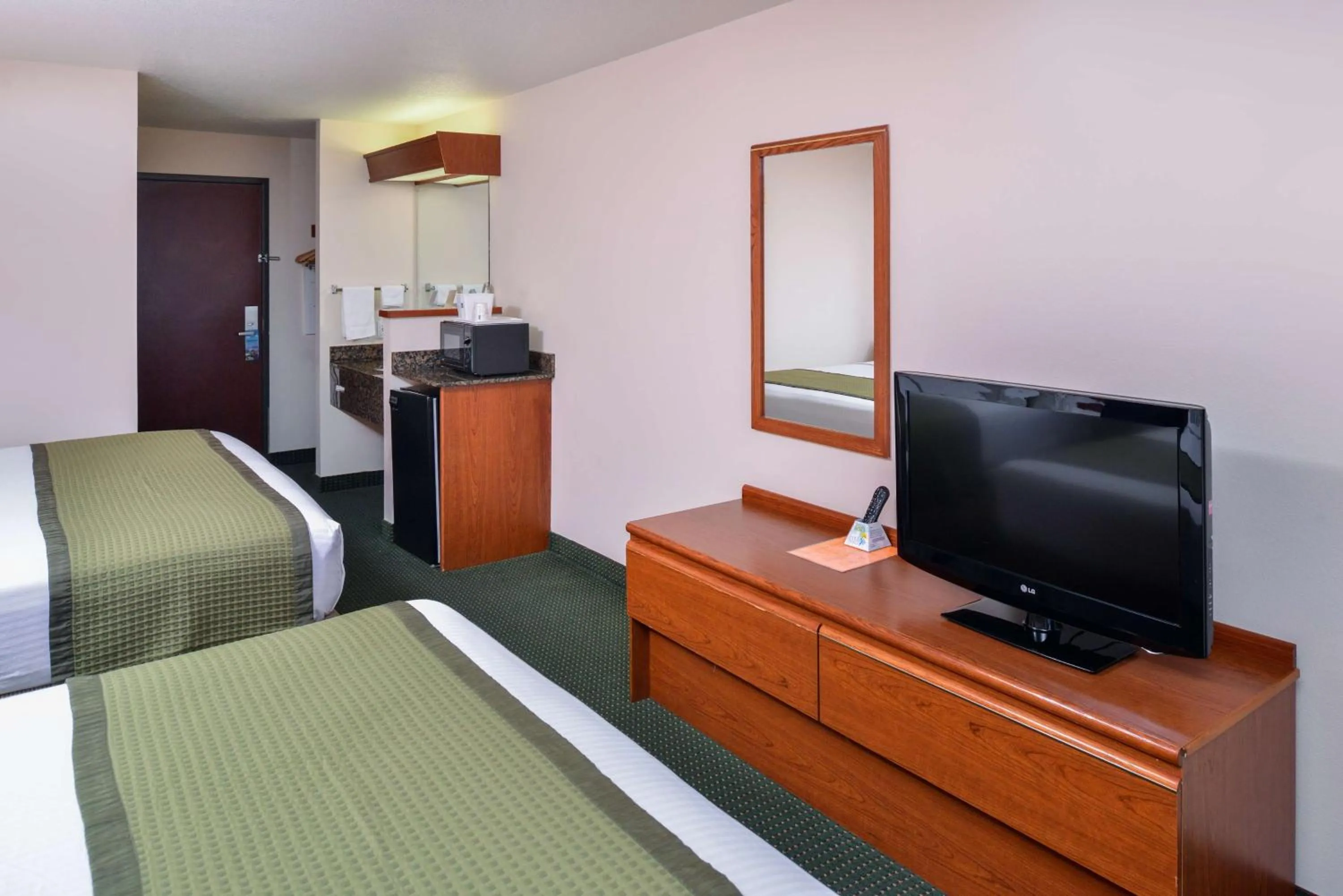 Photo of the whole room, Bed in Travelodge by Wyndham, Newberg