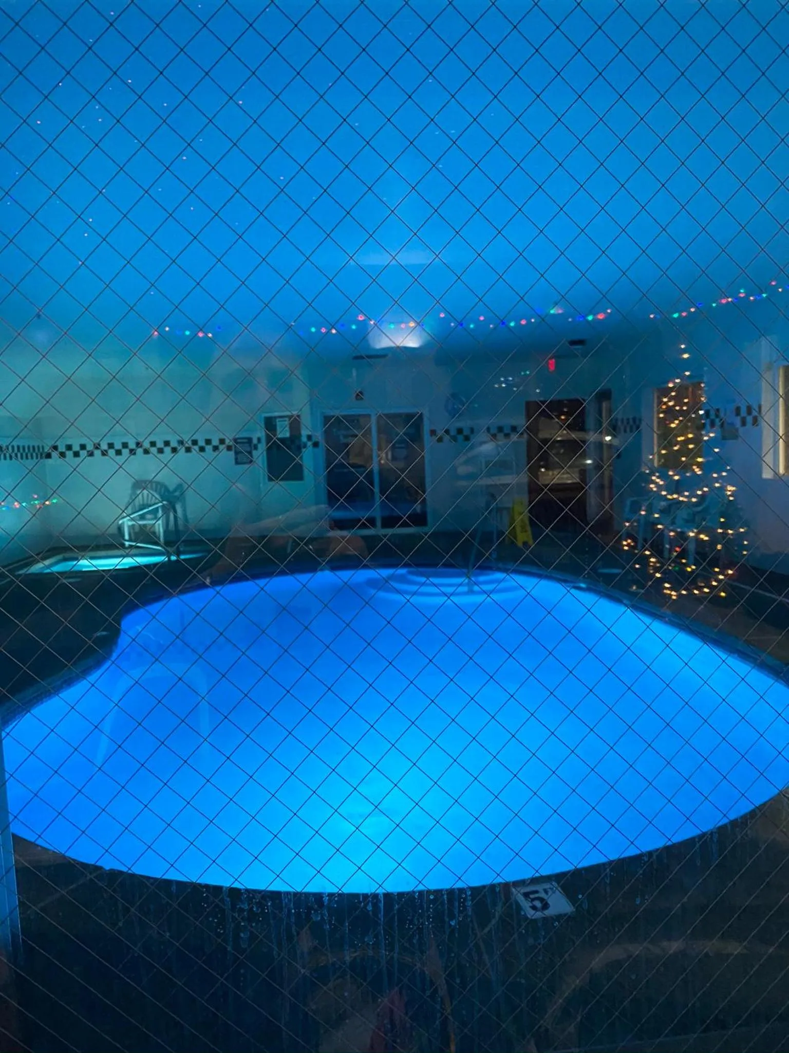 Swimming pool in Travelodge by Wyndham, Newberg