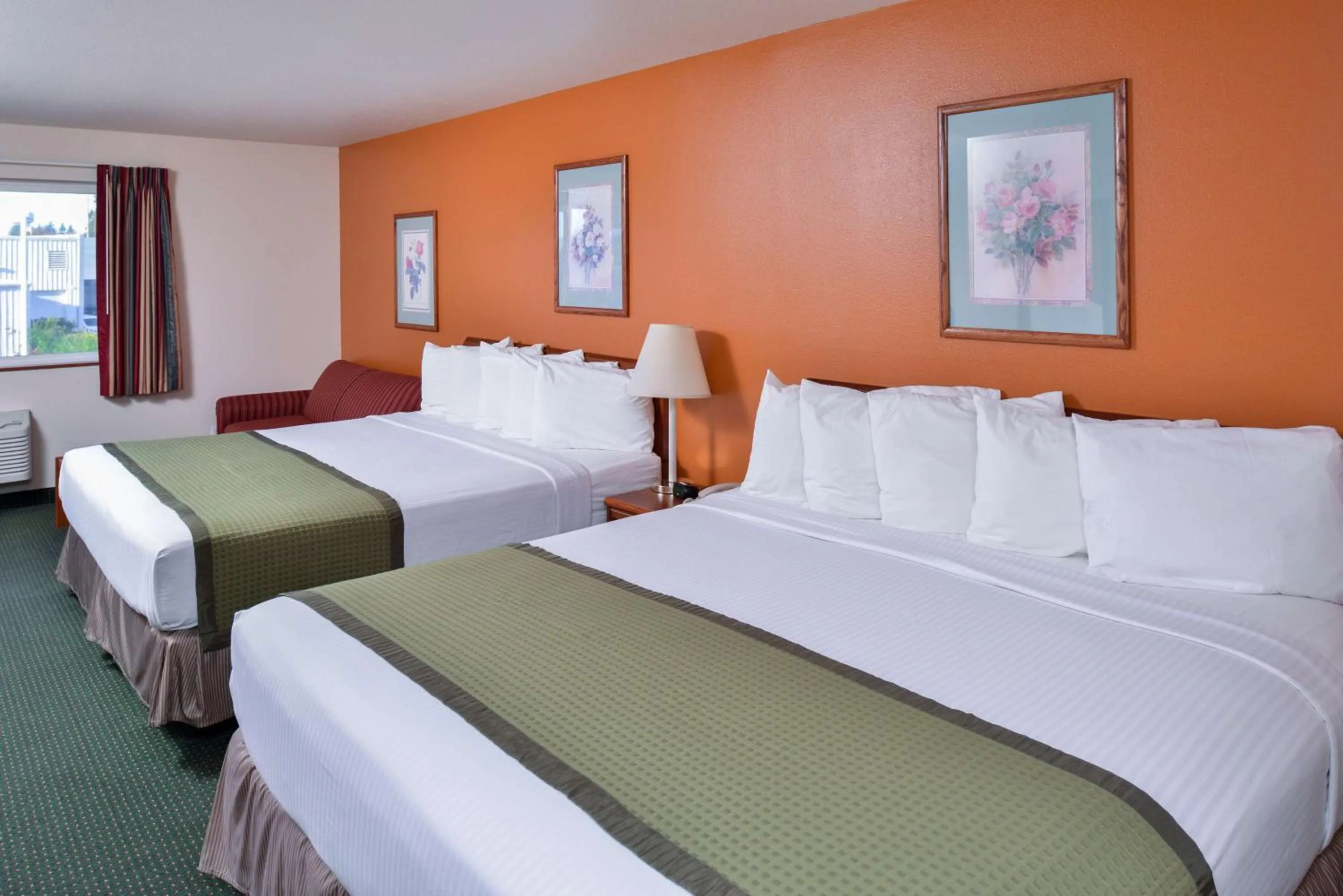 Photo of the whole room, Bed in Travelodge by Wyndham, Newberg