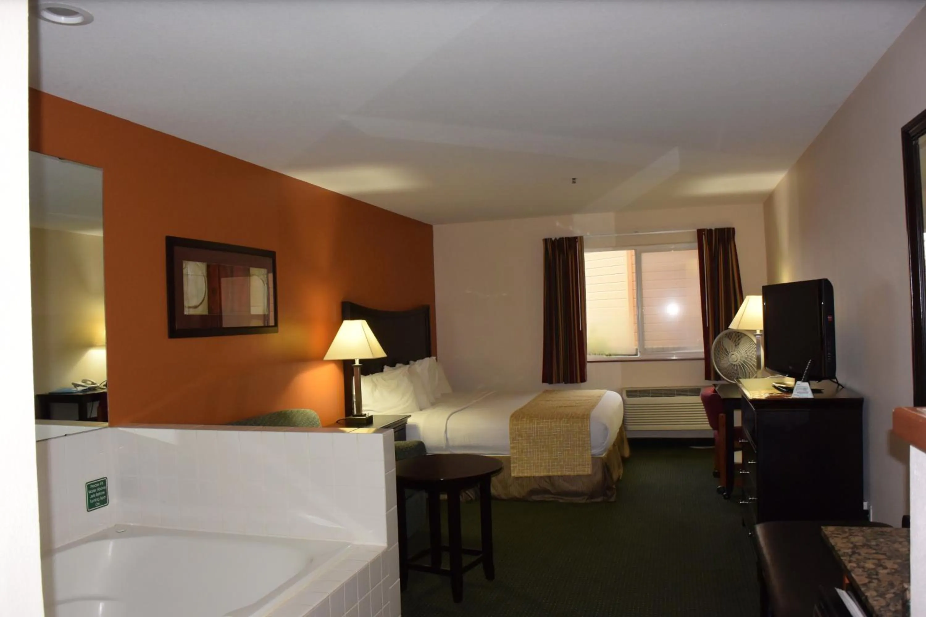 Photo of the whole room, Bed in Travelodge by Wyndham, Newberg