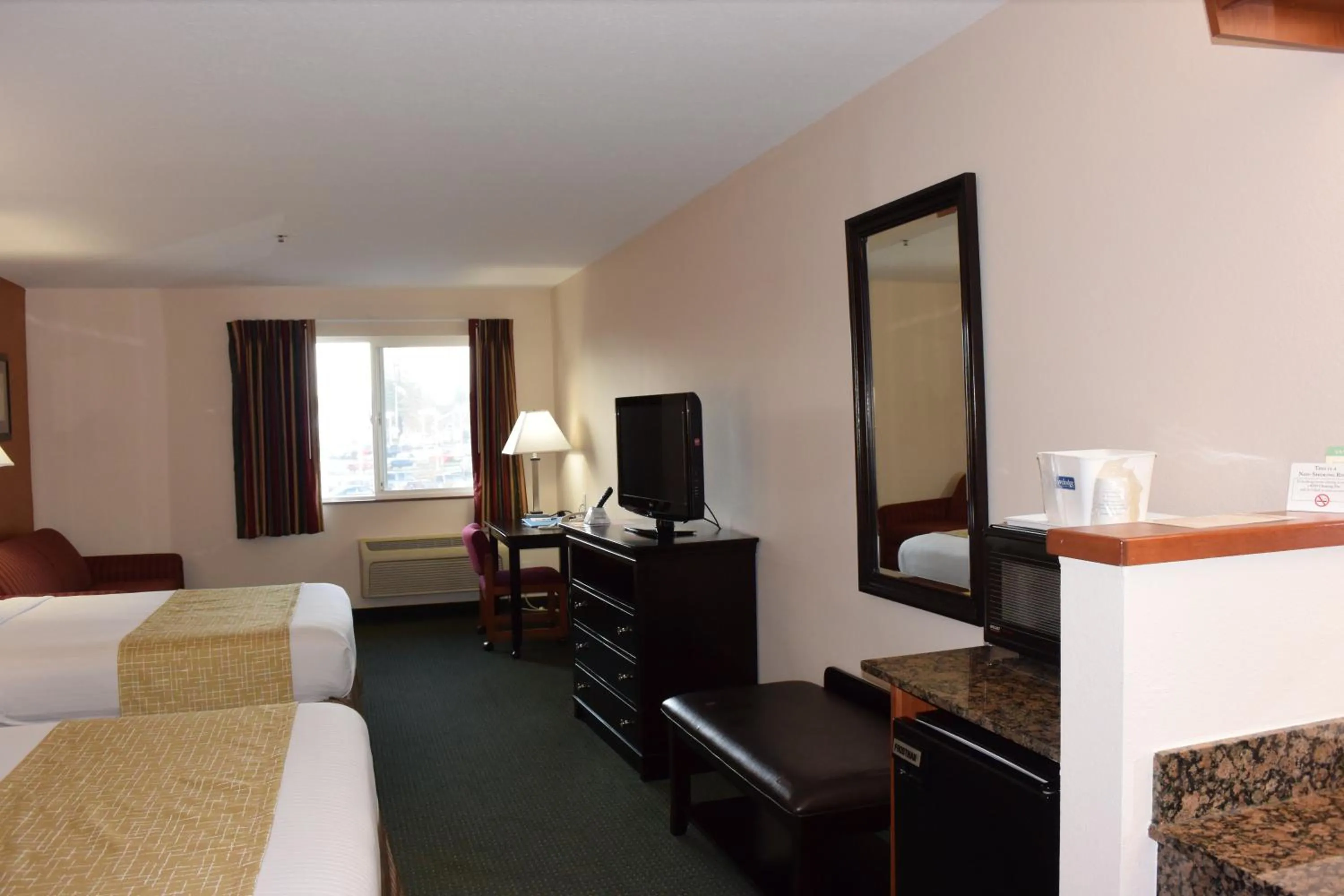 TV and multimedia, Bed in Travelodge by Wyndham, Newberg