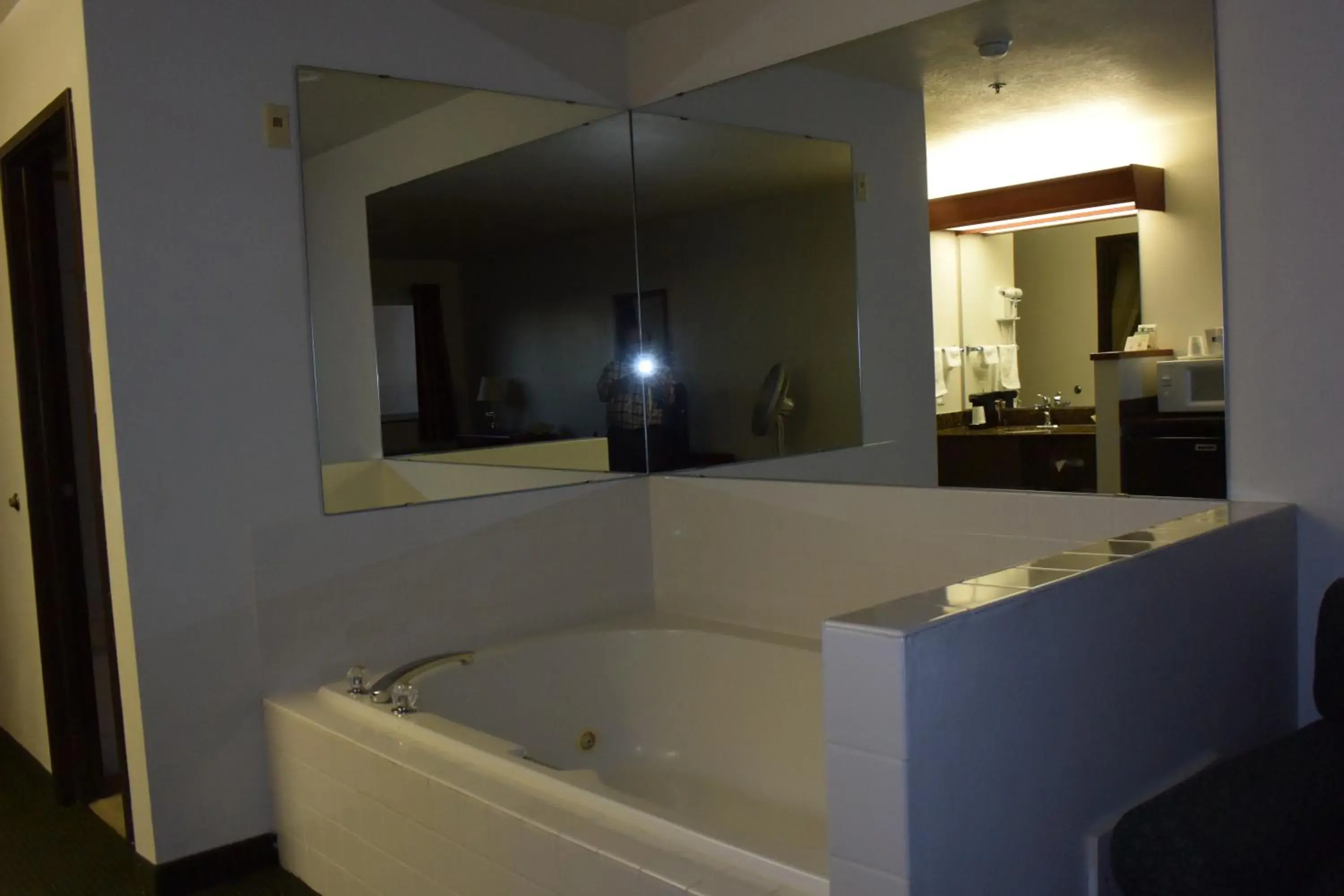 Deluxe King Suite in Travelodge by Wyndham, Newberg Deluxe King Suite in Travelodge by Wyndham, Newberg