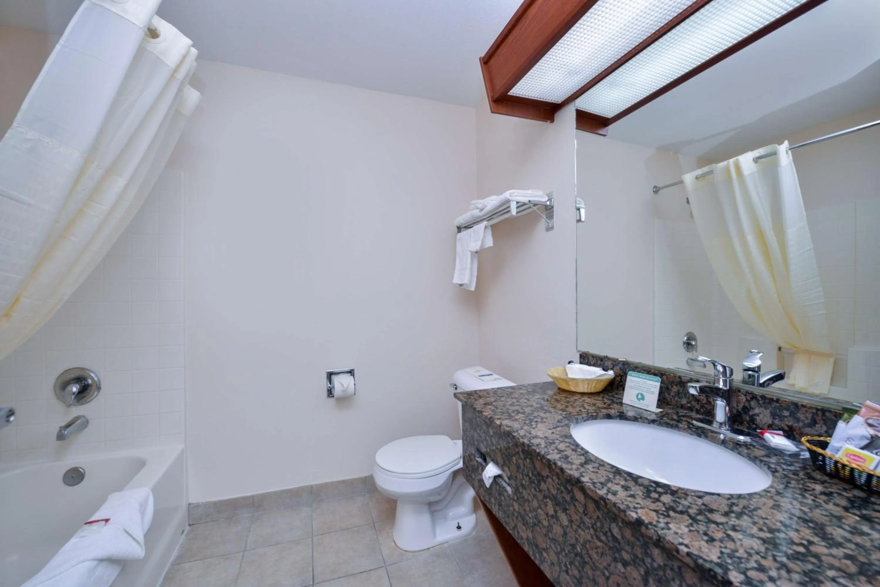 Bathroom in Travelodge by Wyndham, Newberg