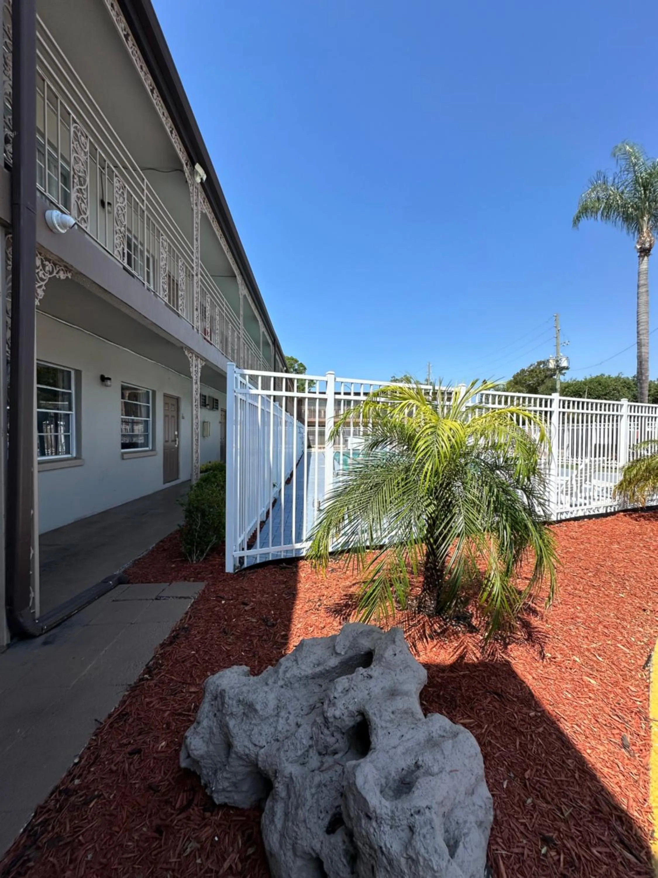 Property building in Budget Inn - St. Petersburg