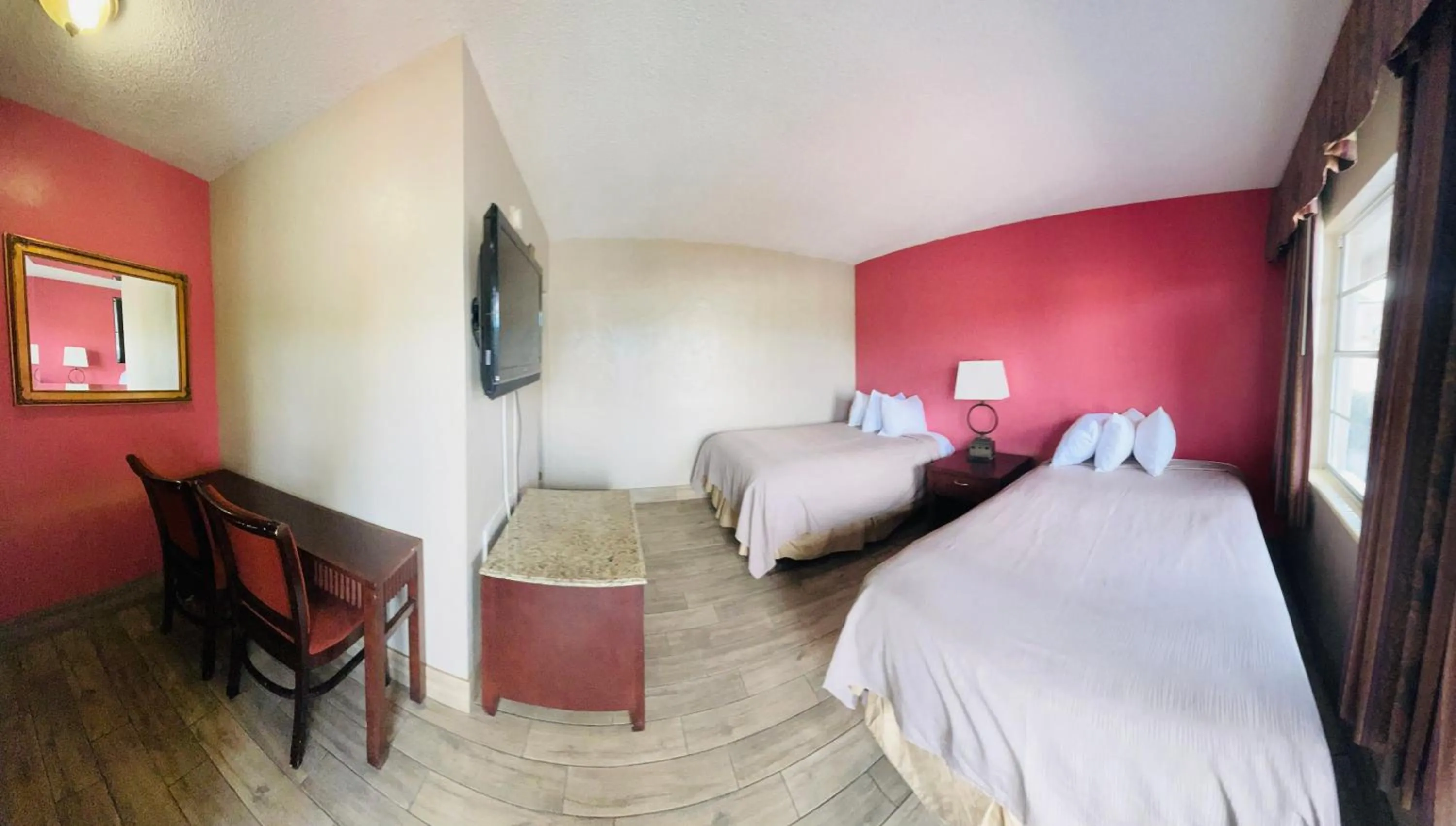 Photo of the whole room, Bed in Budget Inn - St. Petersburg