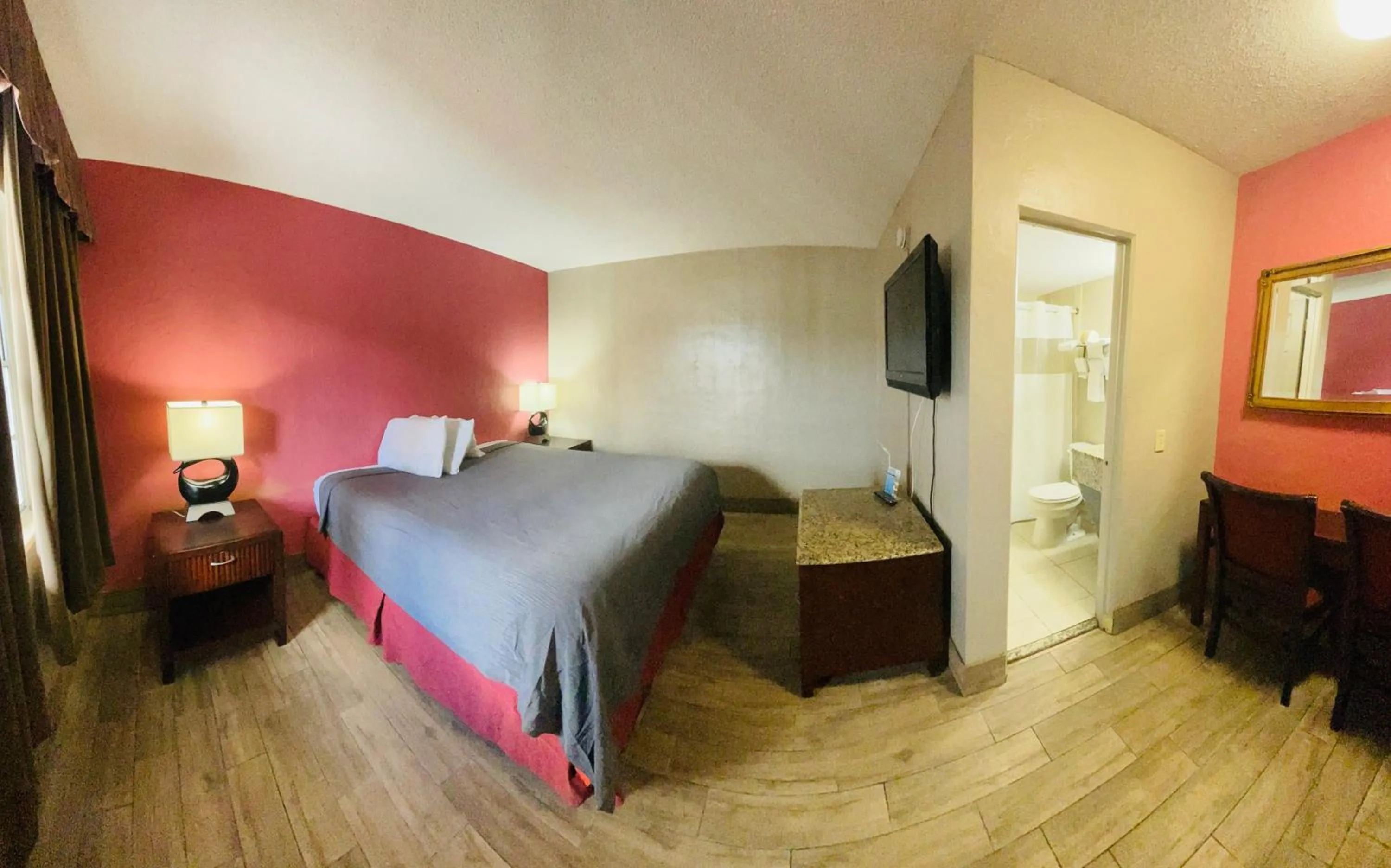 Photo of the whole room, Bed in Budget Inn - St. Petersburg