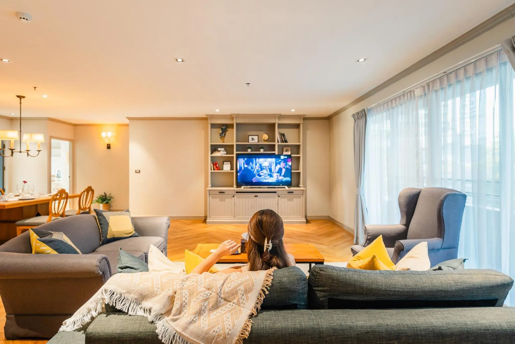 Communal lounge/ TV room in THEA Private Suites by TH District